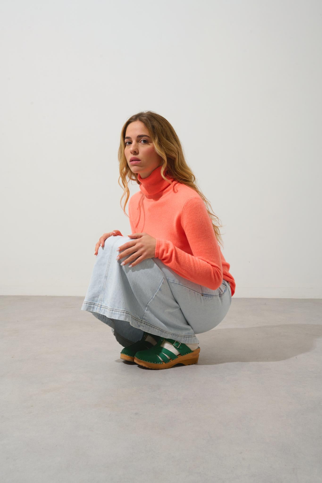 BISE Rollkragenpullover in fluoreszierendem Orange aus 100% Kaschmir