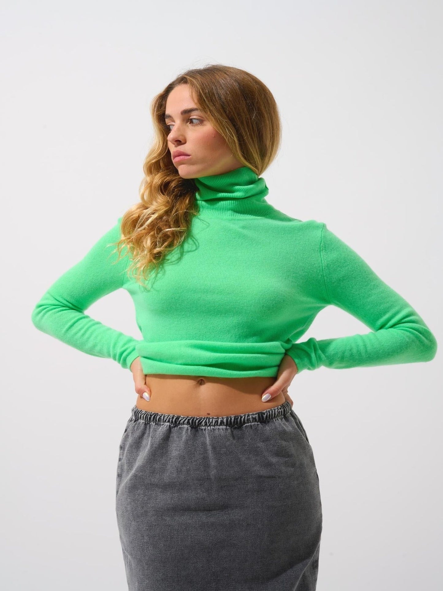 BISE neon green turtleneck sweater 100% cashmere