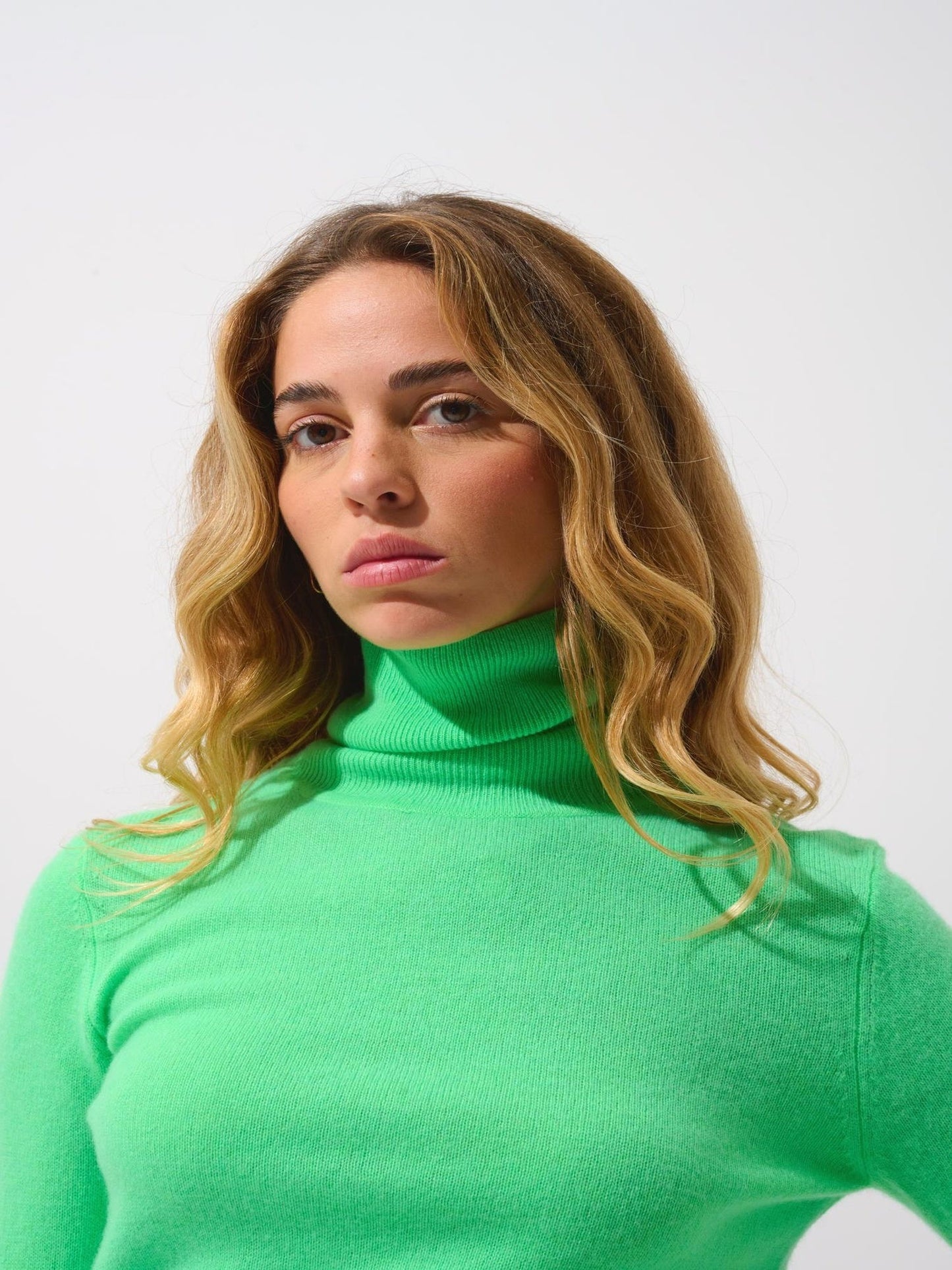 BISE neon green turtleneck sweater 100% cashmere