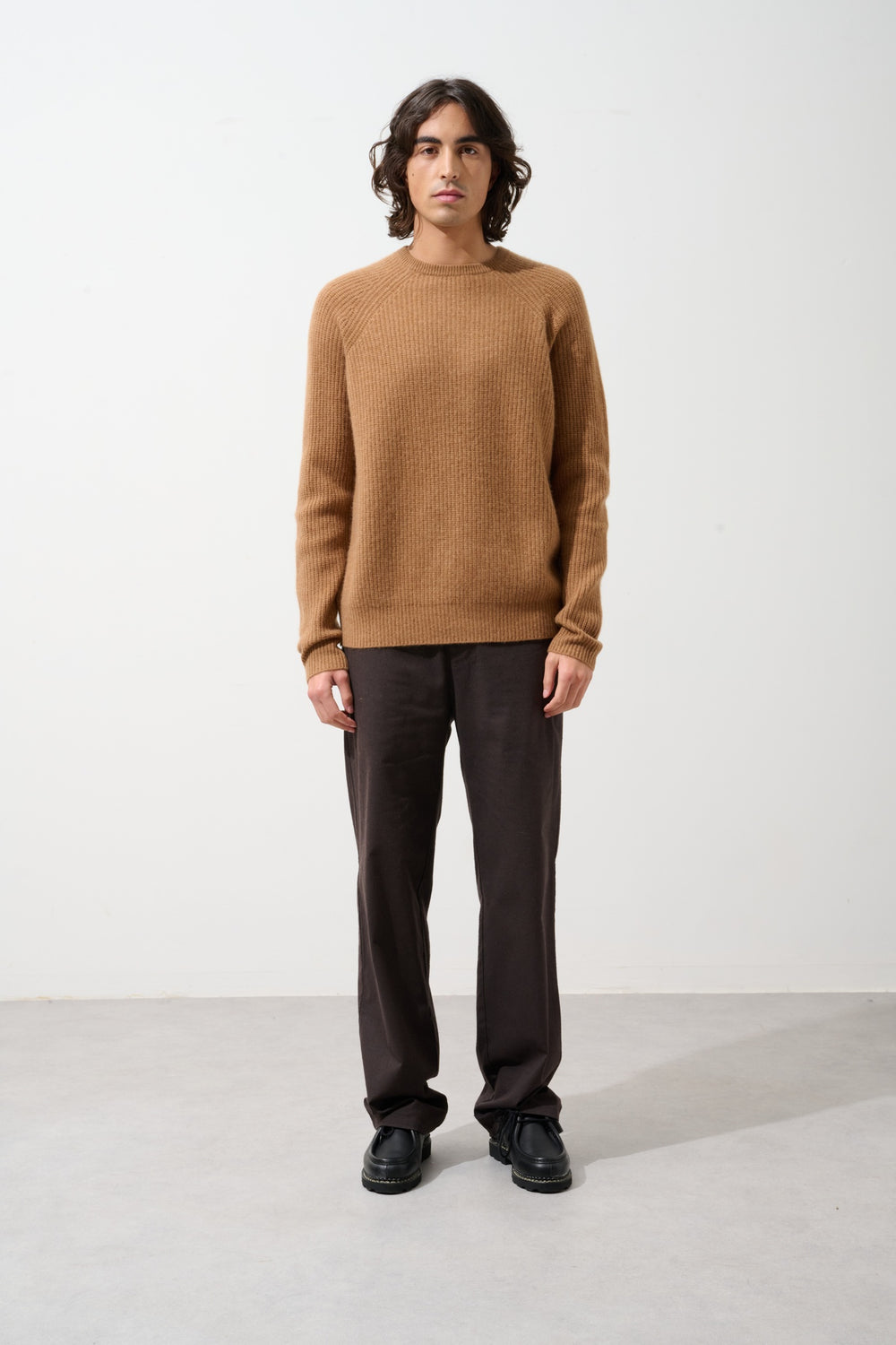 CABANES Pullover mit Rundhalsausschnitt 4-fädig haselnussbraun 100% Kaschmir