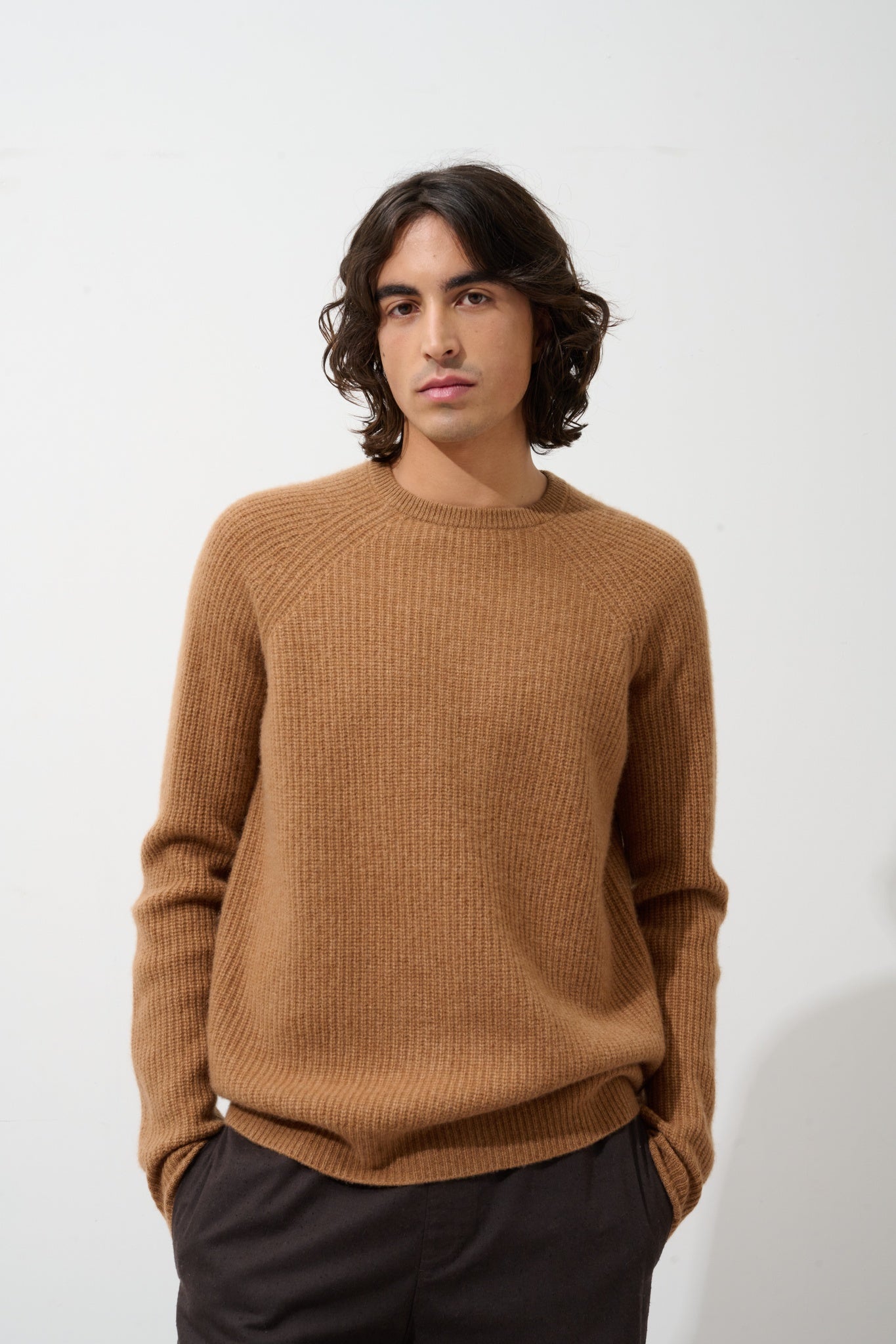 CABANES Pullover mit Rundhalsausschnitt 4-fädig haselnussbraun 100% Kaschmir