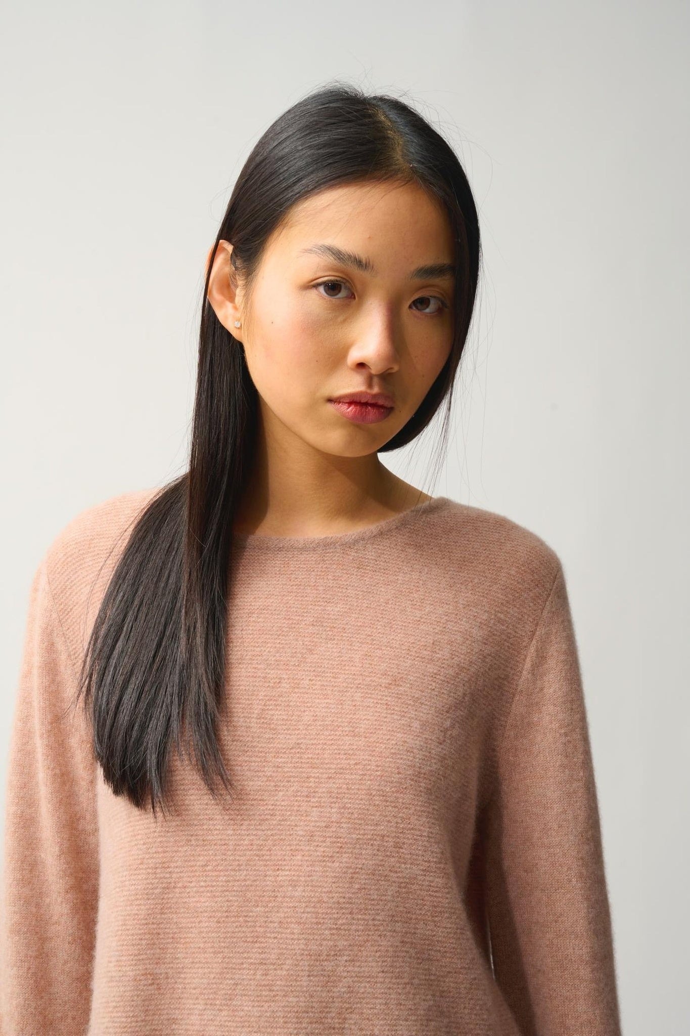 CADAIR camel mottled round-neck sweater with ruffled bottom 100% cashmere