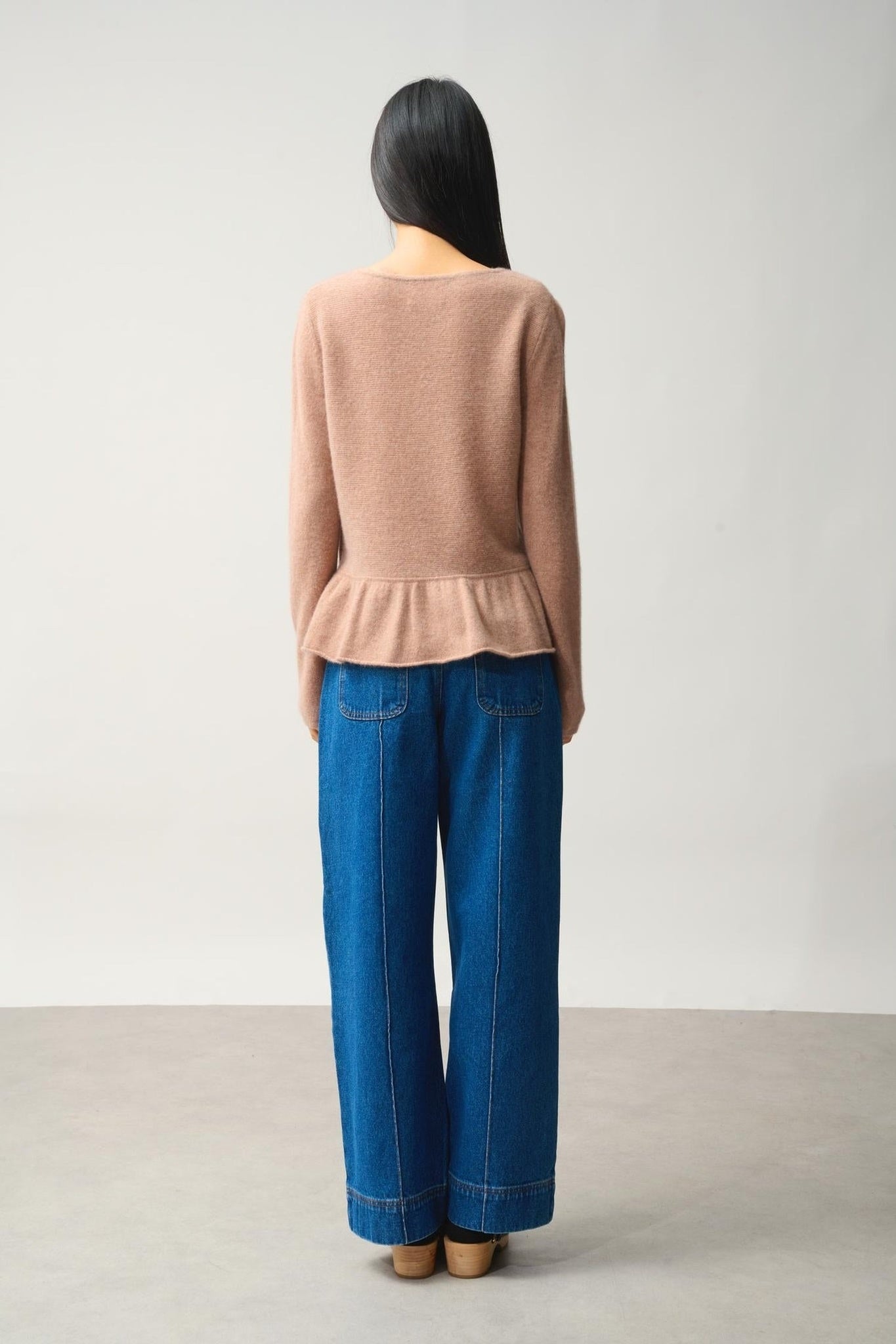 CADAIR camel mottled round-neck sweater with ruffled bottom 100% cashmere