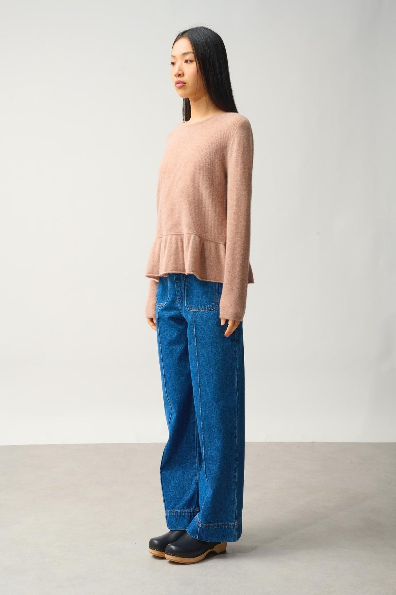 CADAIR camel mottled round-neck sweater with ruffled bottom 100% cashmere