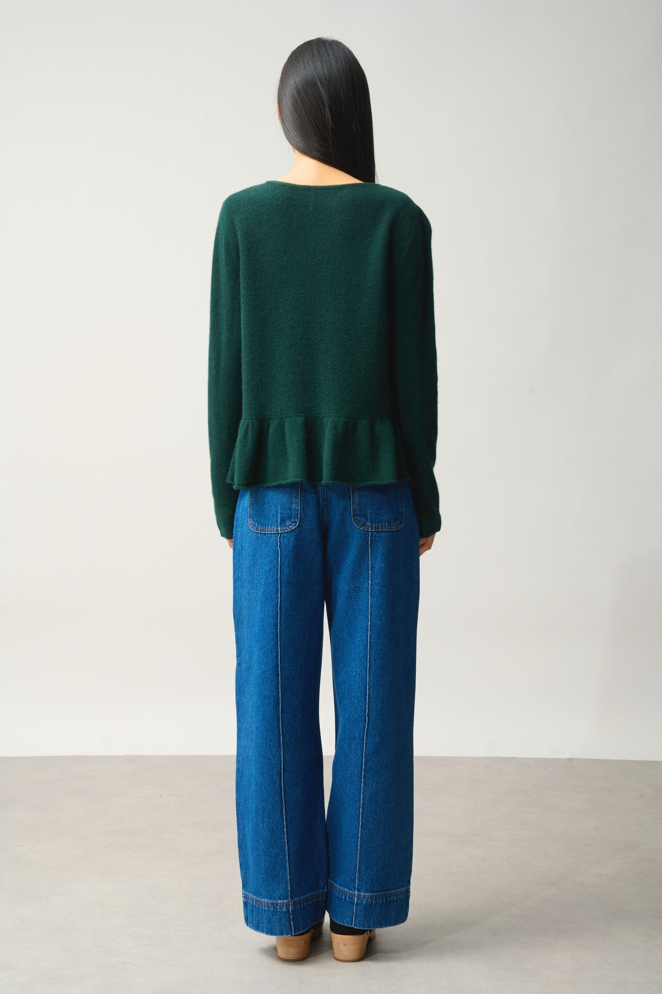 CADAIR Pullover mit Rundhalsausschnitt und Rüschen unten Zypresse 100% Kaschmir