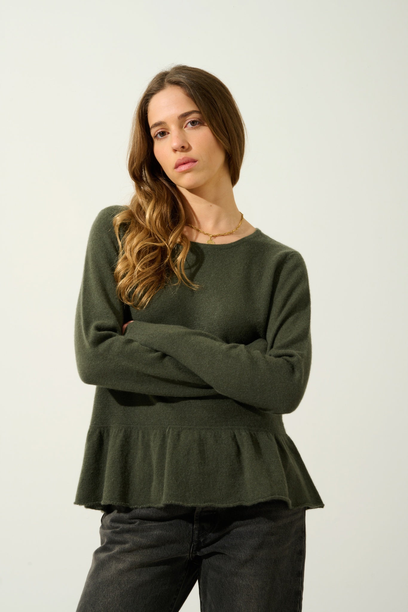 CADAIR Pullover mit Rundhalsausschnitt und Rüschen unten khaki 100% Kaschmir