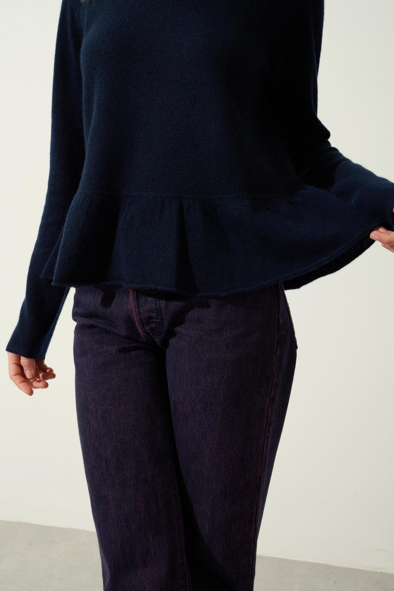 CADAIR pull col rond bas volanté navy 100% cachemire