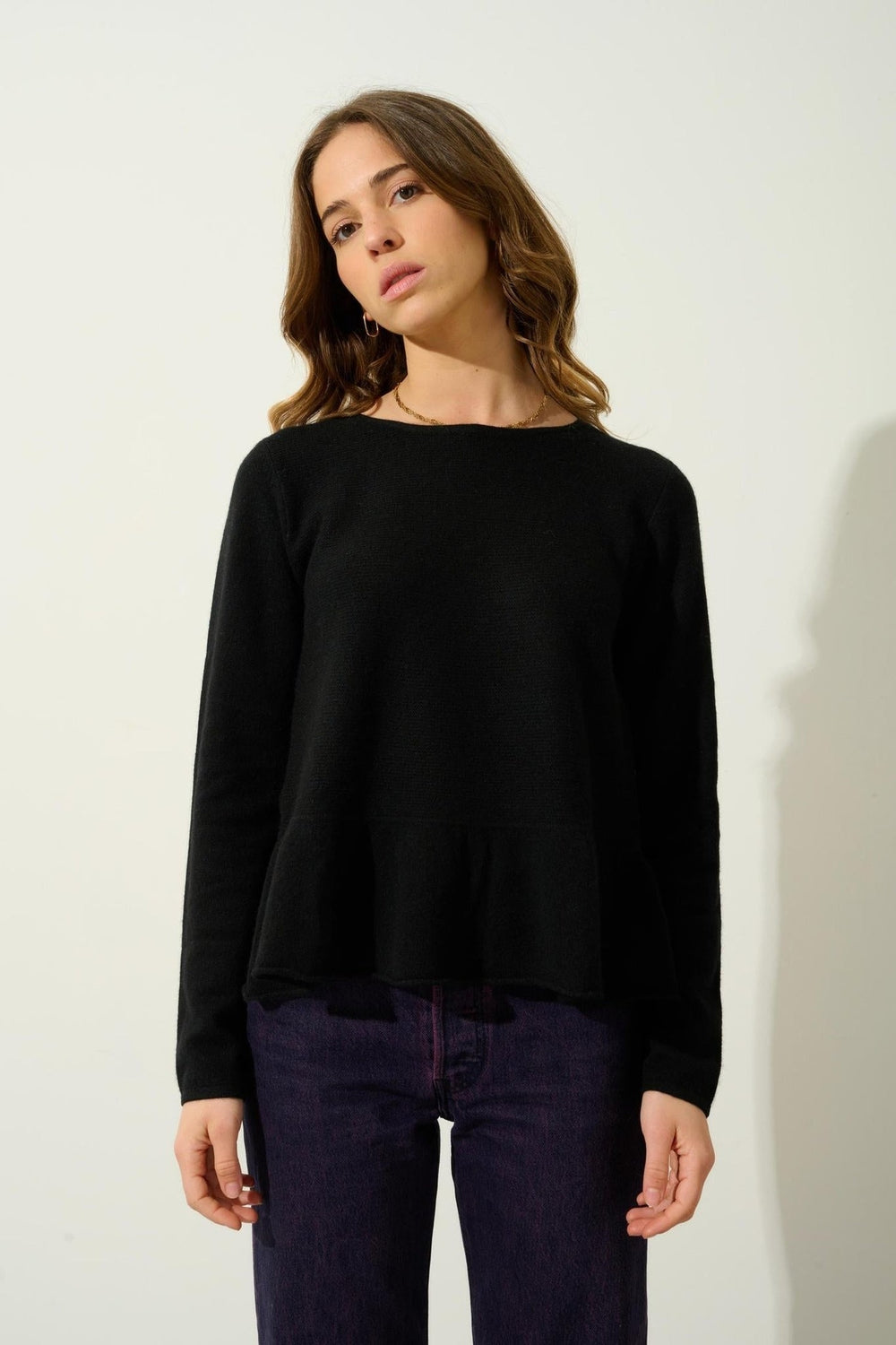 CADAIR pull col rond bas volanté noir 100% cachemire