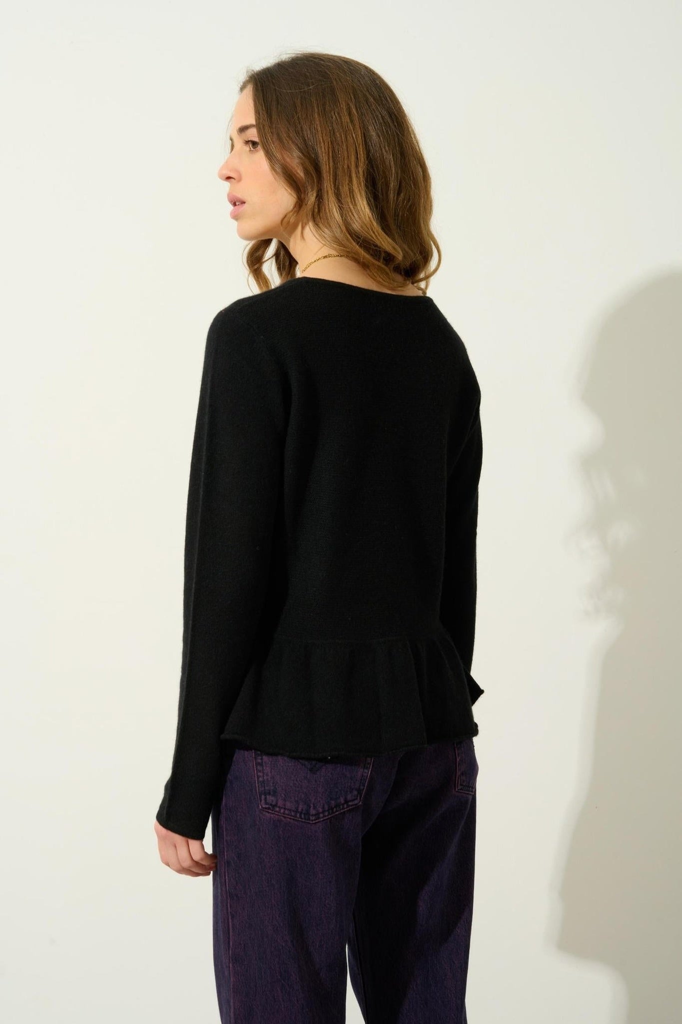 CADAIR pull col rond bas volanté noir 100% cachemire