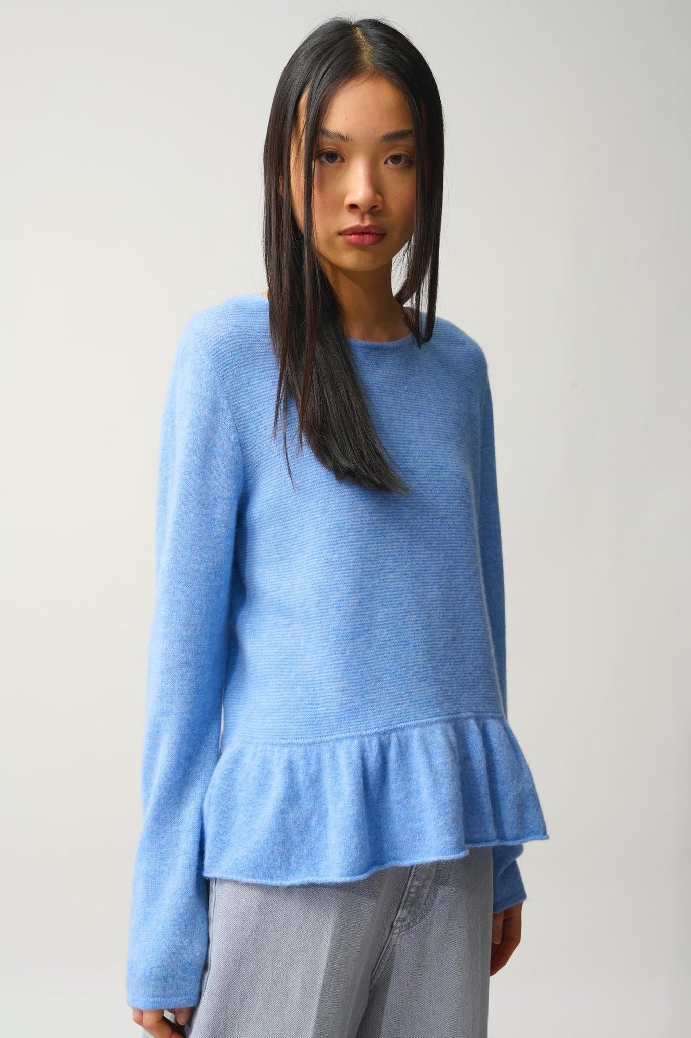 CADAIR pull col rond bas volanté sky 100% cachemire