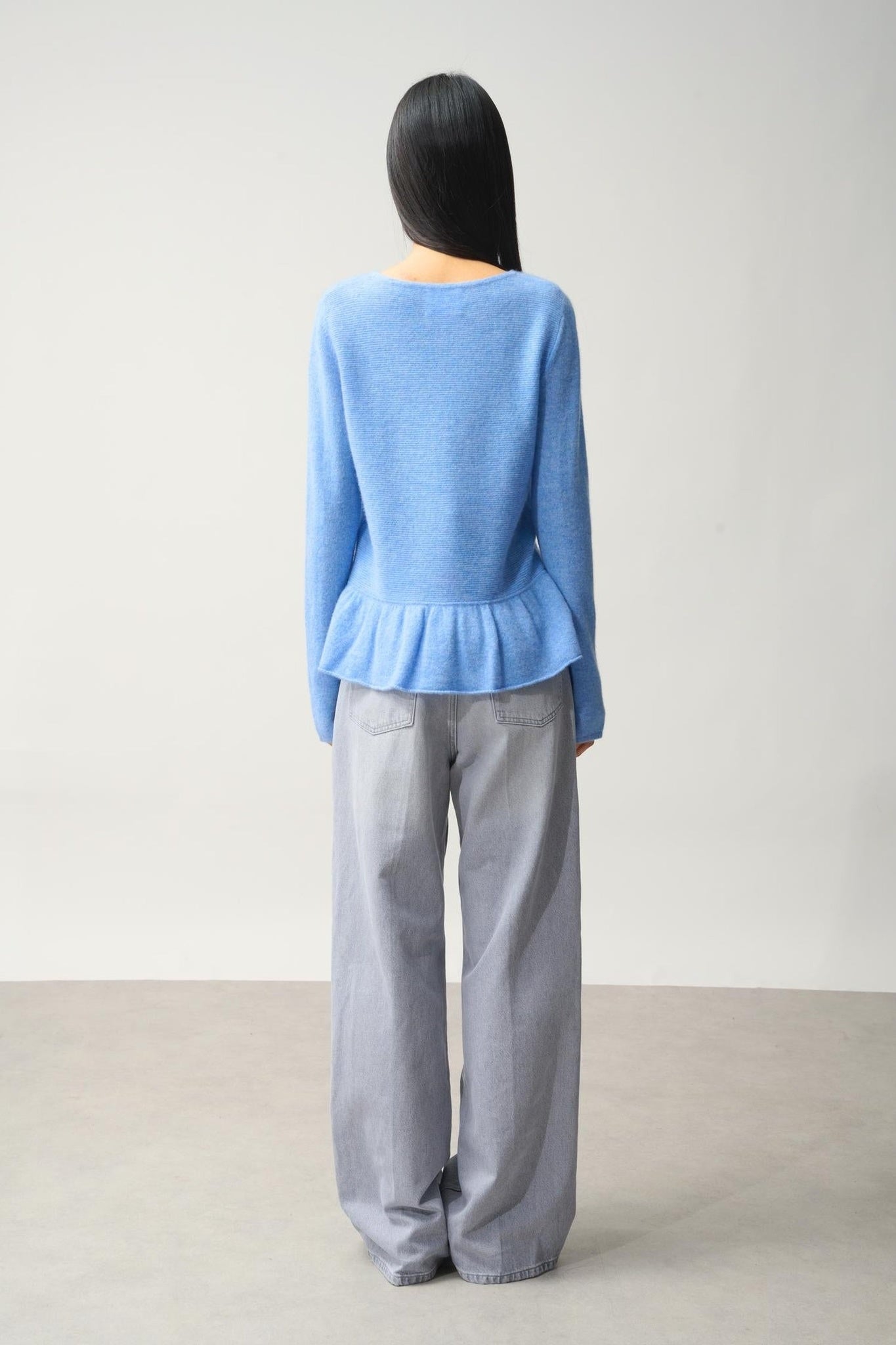 CADAIR pull col rond bas volanté sky 100% cachemire