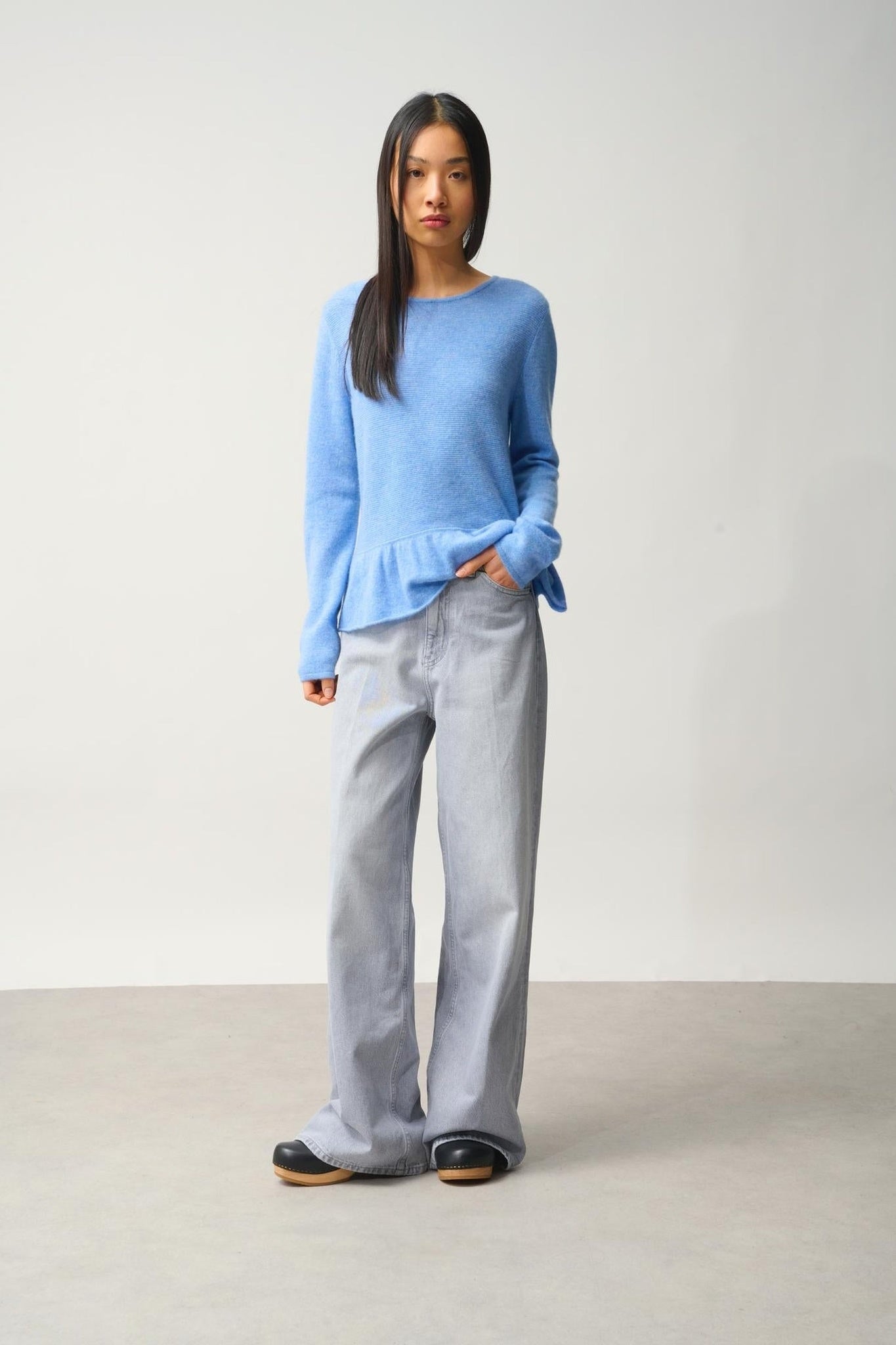 CADAIR pull col rond bas volanté sky 100% cachemire