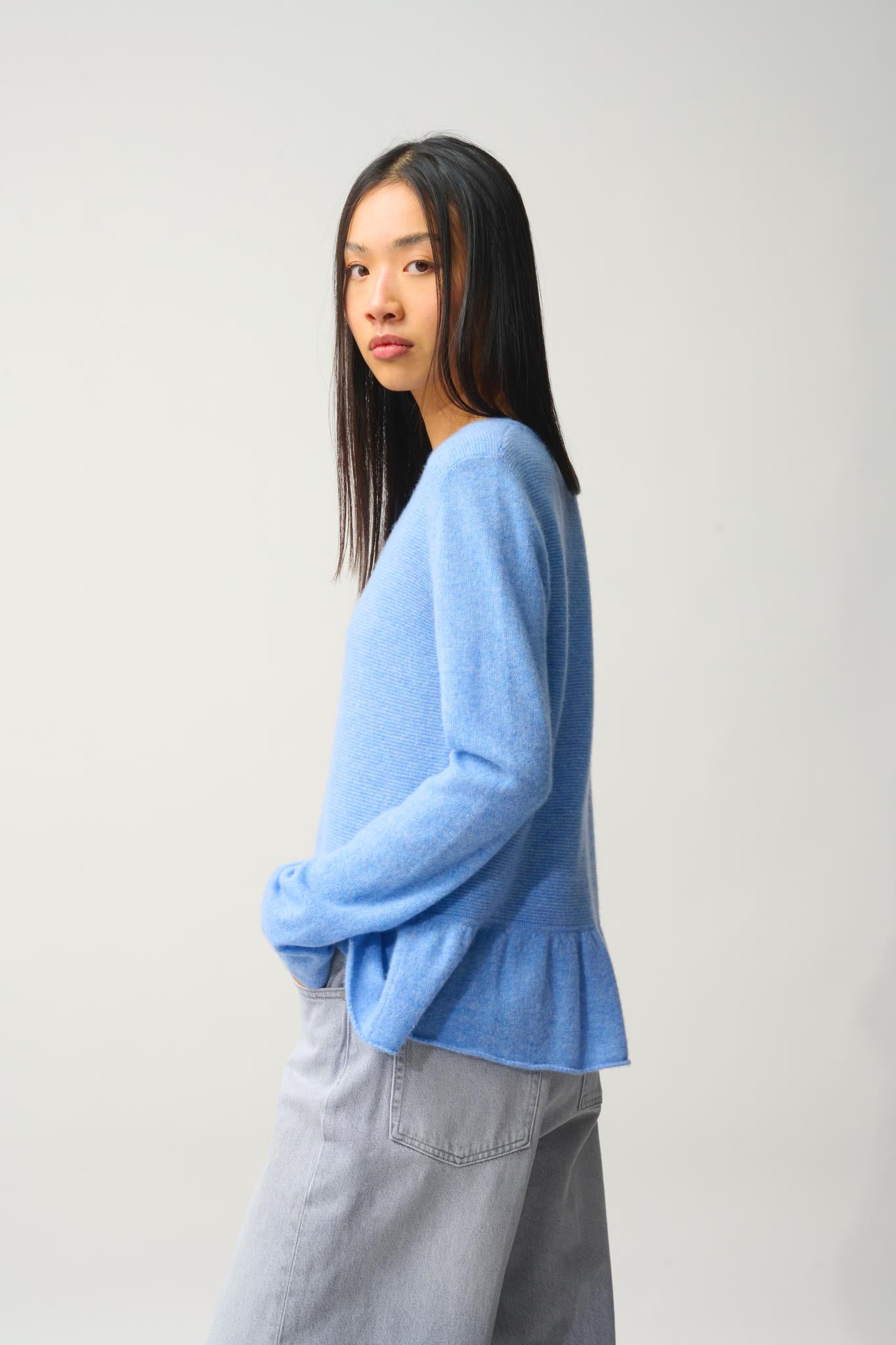 CADAIR pull col rond bas volanté sky 100% cachemire