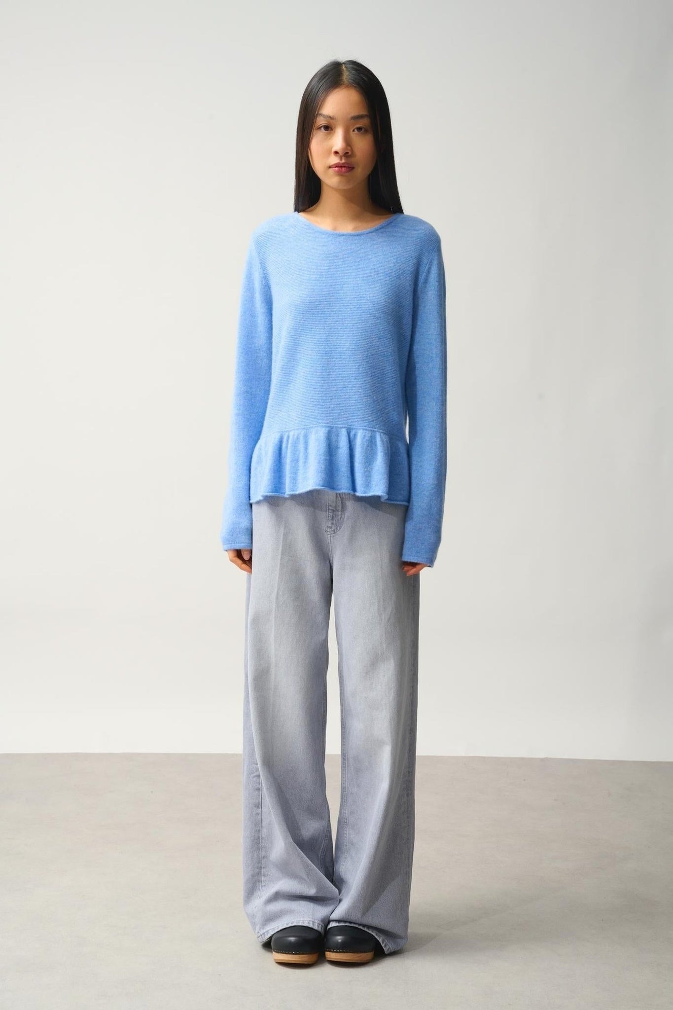 CADAIR pull col rond bas volanté sky 100% cachemire