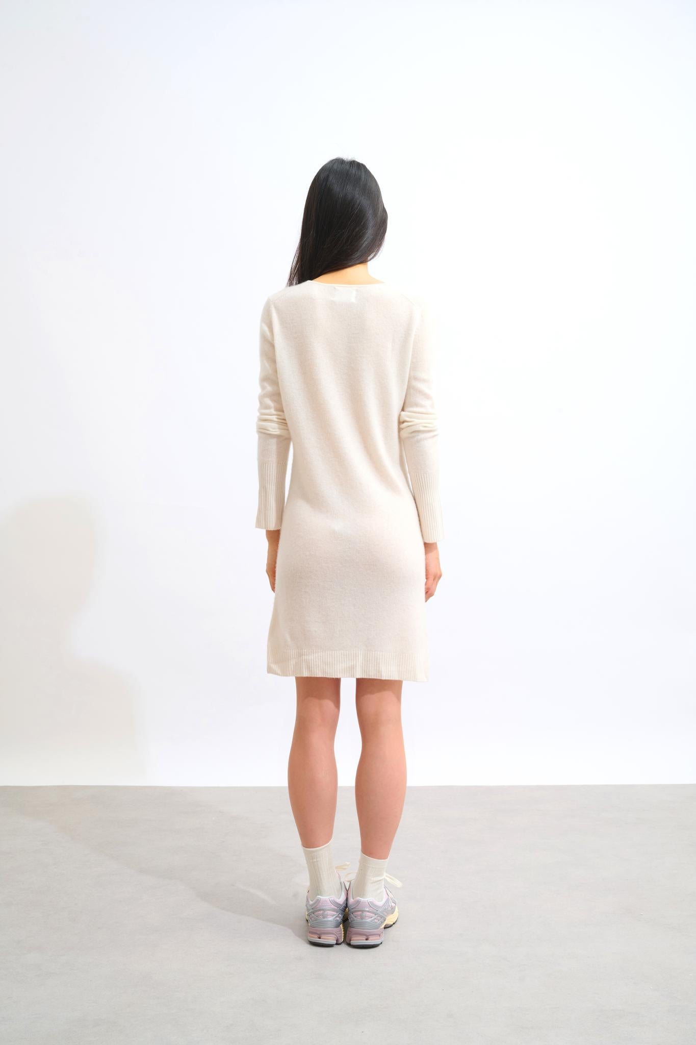 CAPELET ivory v-neck dress 100% cashmere