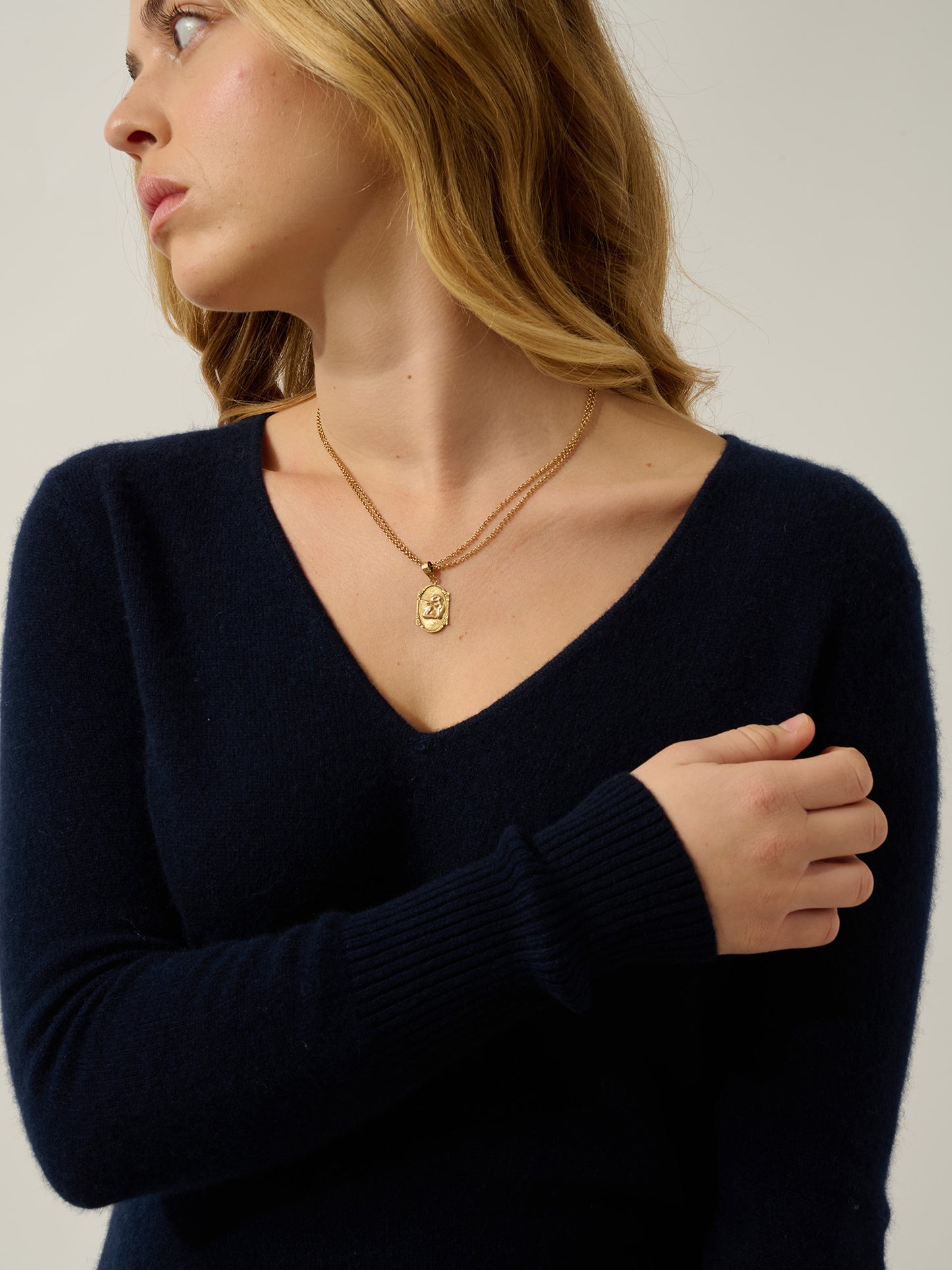 CAPELET marineblaues Kleid mit V-Ausschnitt, 100 % Kaschmir