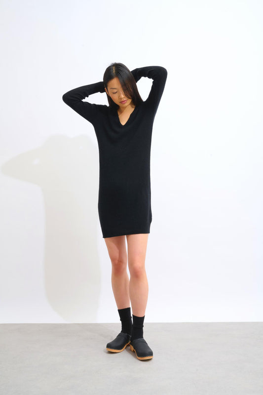 CAPELET black v-neck dress 100% cashmere