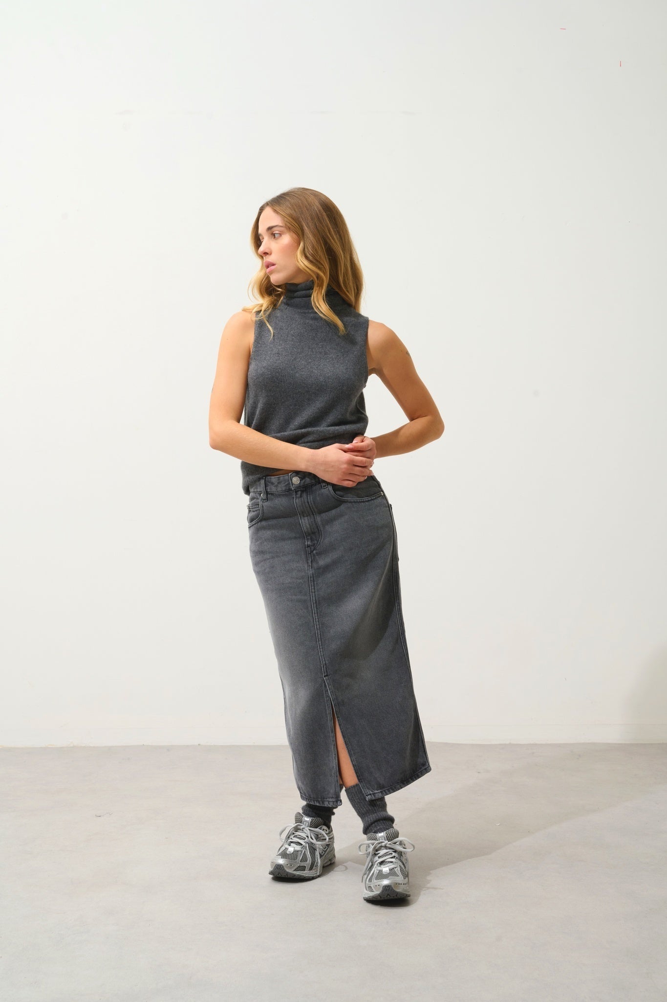 CAPUCIN pull col roulé sans manches anthracite chiné 100% cachemire