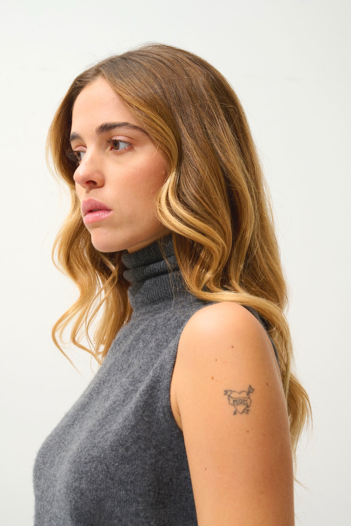 CAPUCIN pull col roulé sans manches anthracite chiné 100% cachemire