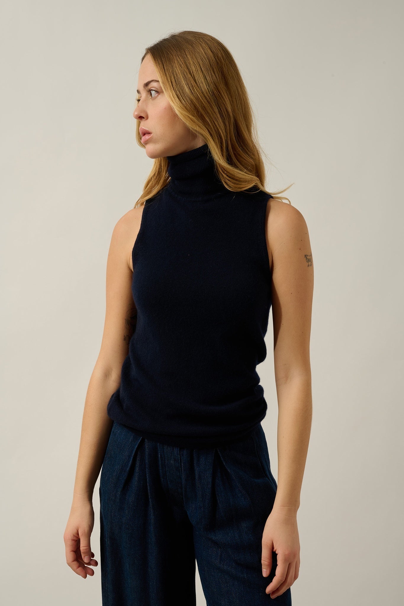CAPUCIN navy sleeveless turtleneck sweater 100% cashmere