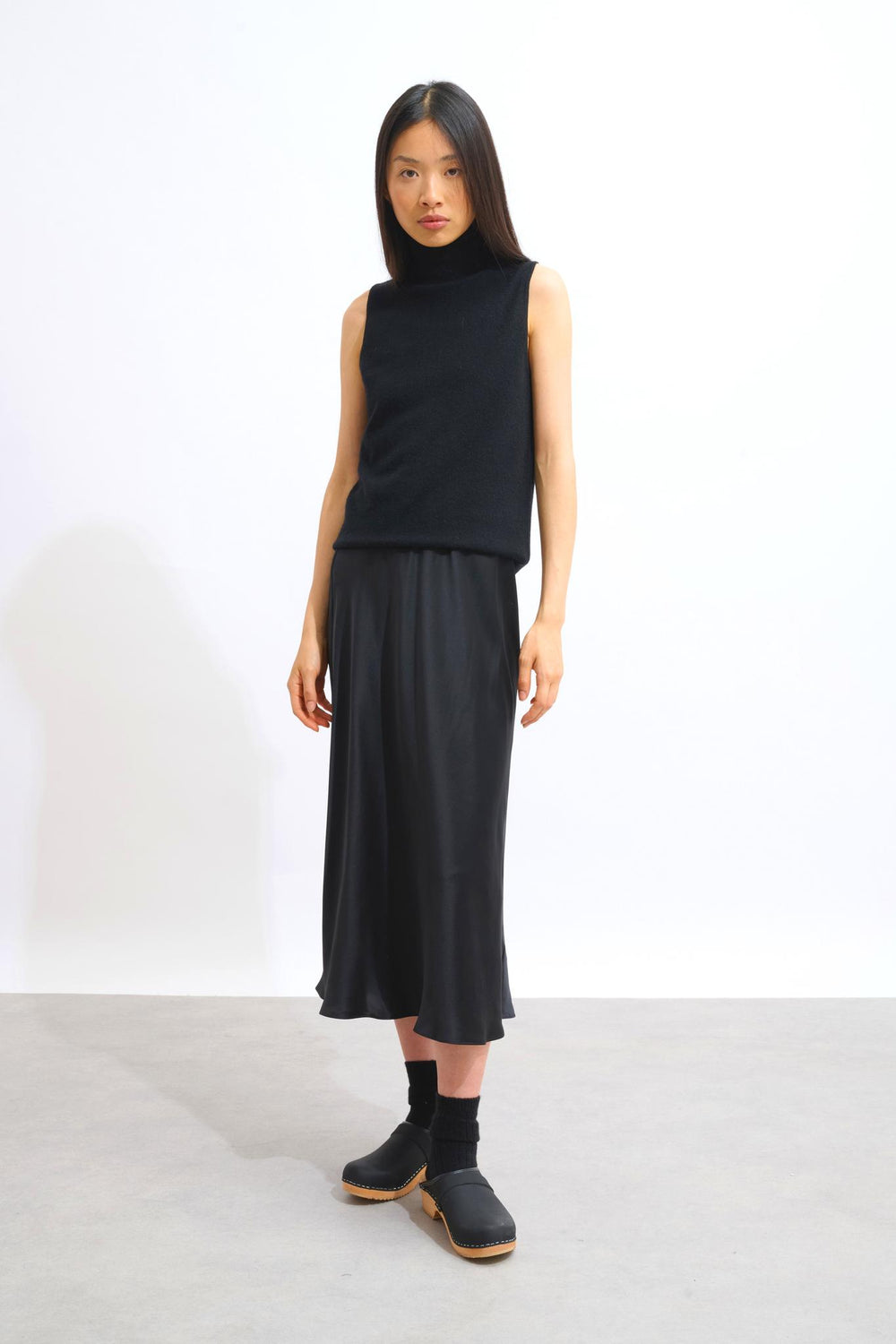 CAPUCIN ärmelloser Rollkragenpullover schwarz 100% Kaschmir