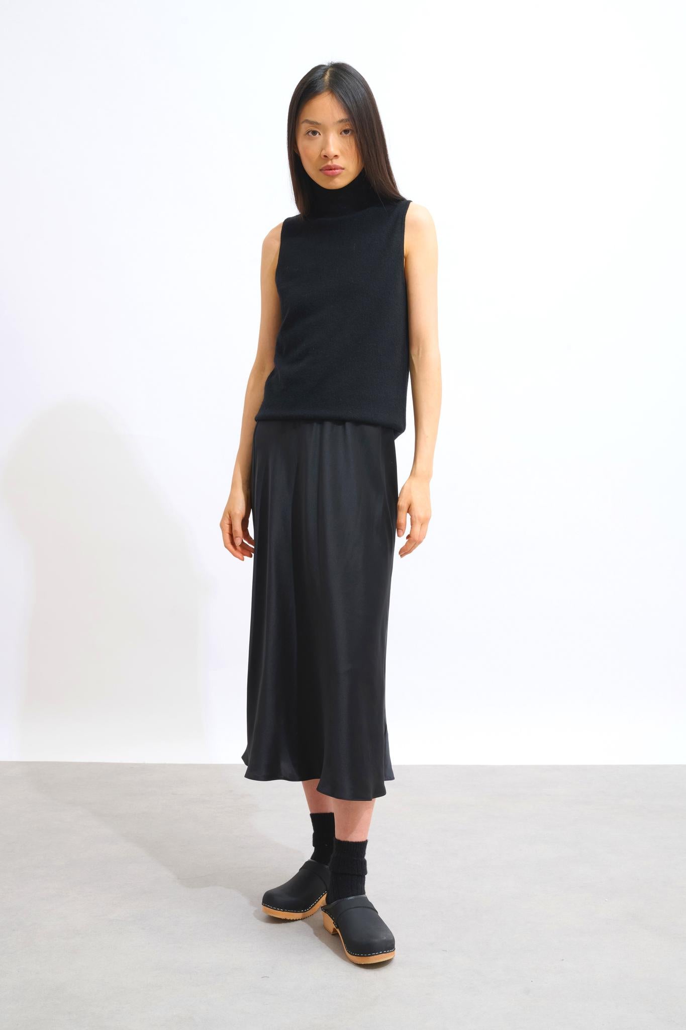 CAPUCIN ärmelloser Rollkragenpullover schwarz 100% Kaschmir