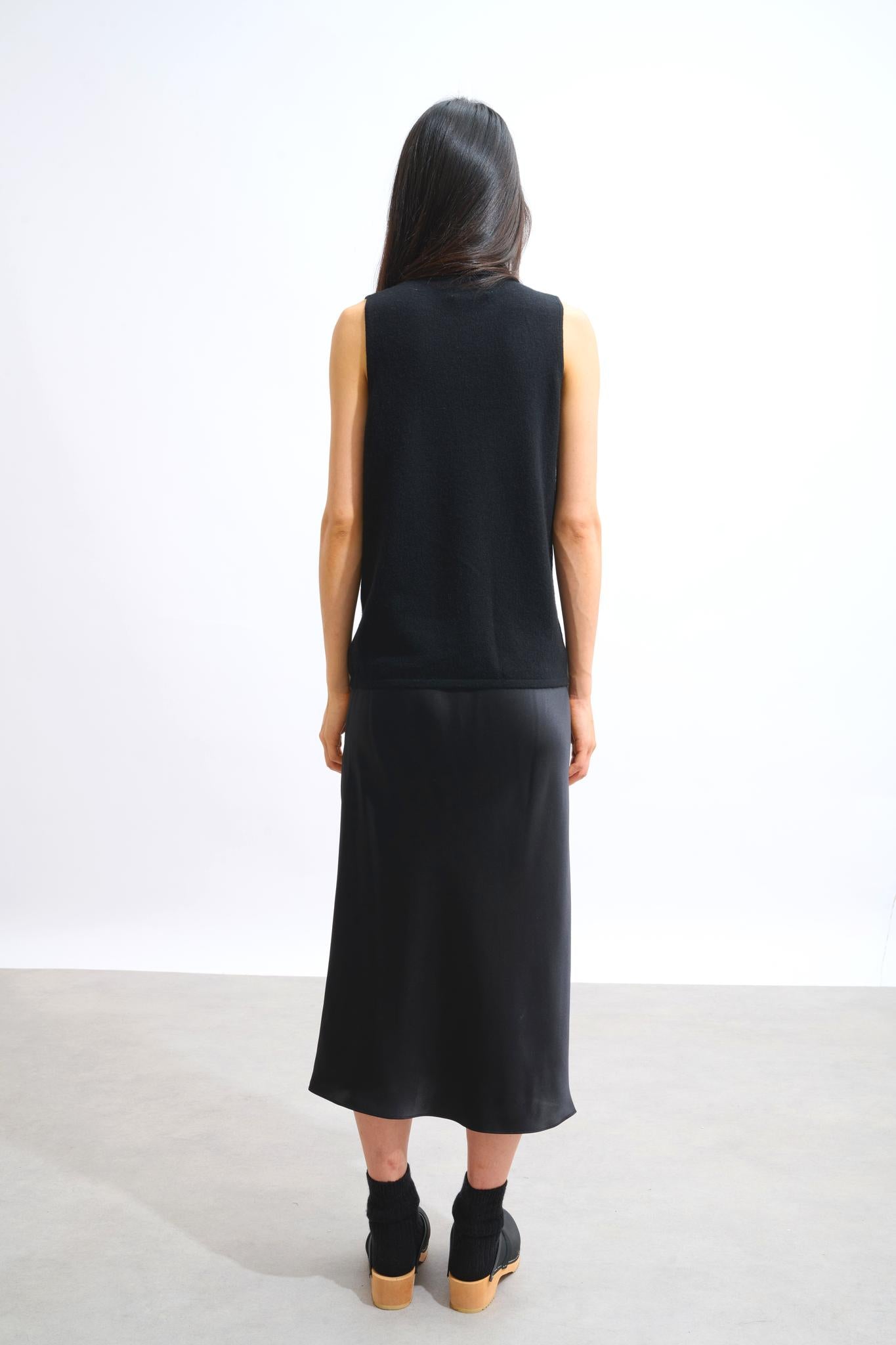 CAPUCIN ärmelloser Rollkragenpullover schwarz 100% Kaschmir