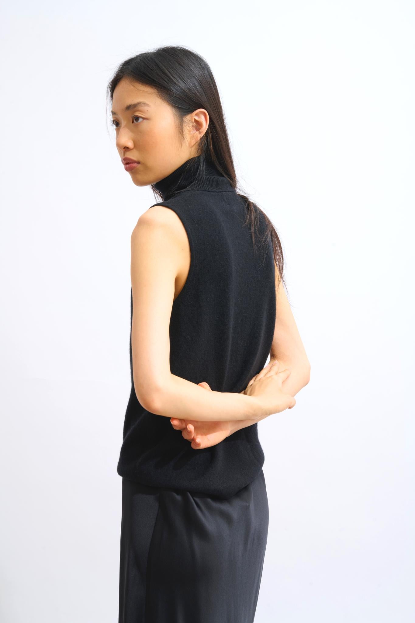 CAPUCIN ärmelloser Rollkragenpullover schwarz 100% Kaschmir