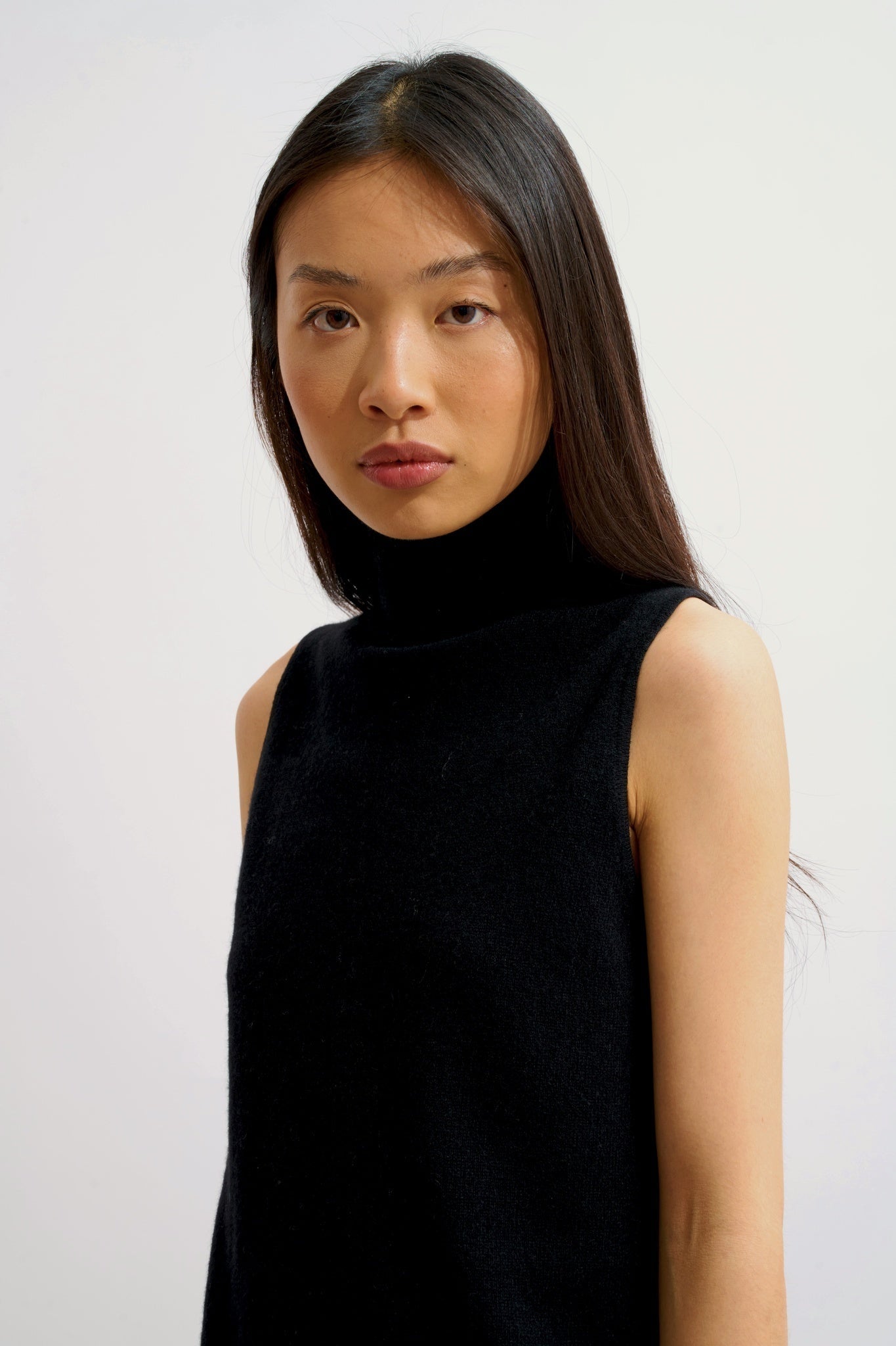 CAPUCIN ärmelloser Rollkragenpullover schwarz 100% Kaschmir