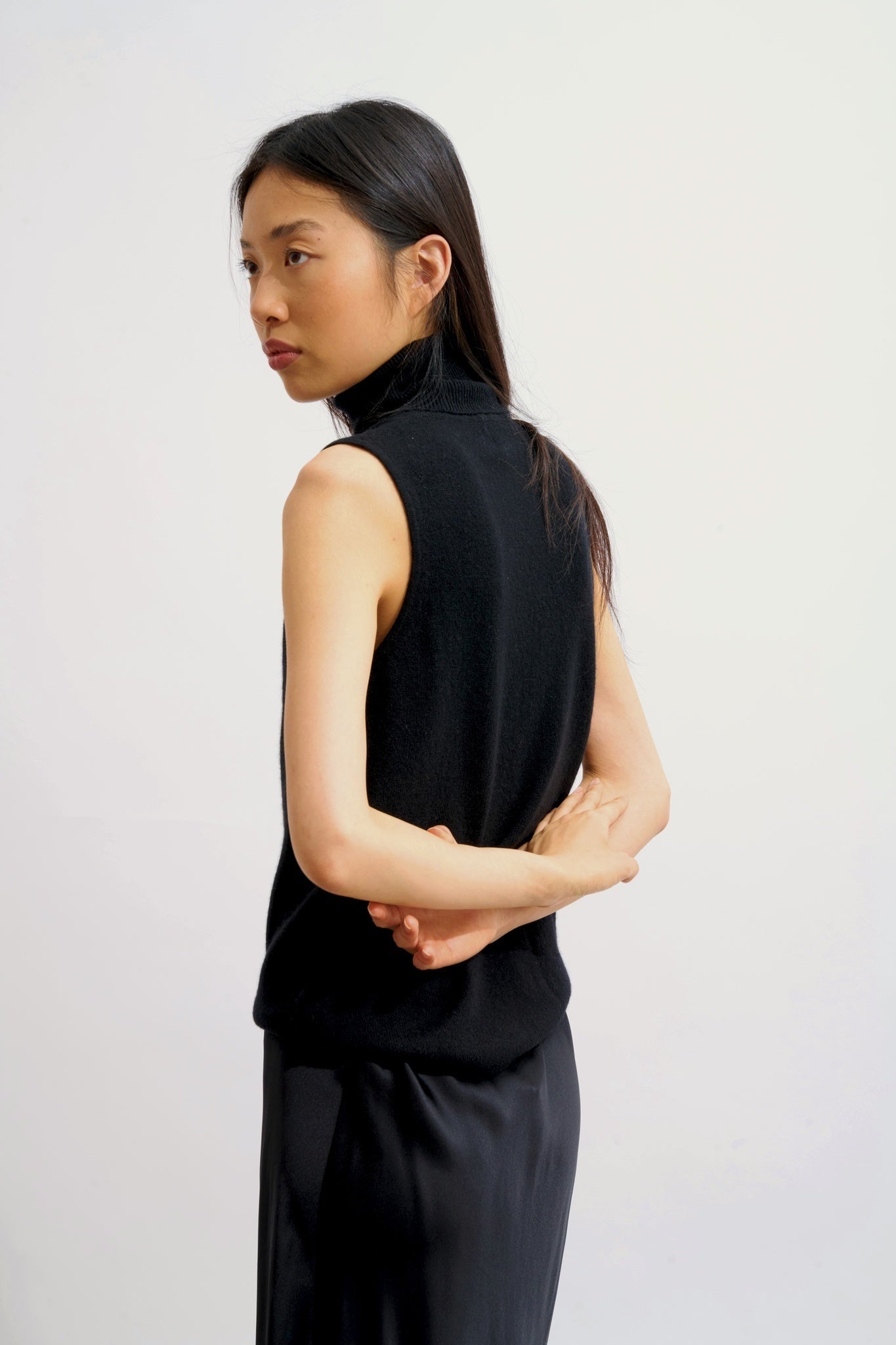 CAPUCIN ärmelloser Rollkragenpullover schwarz 100% Kaschmir