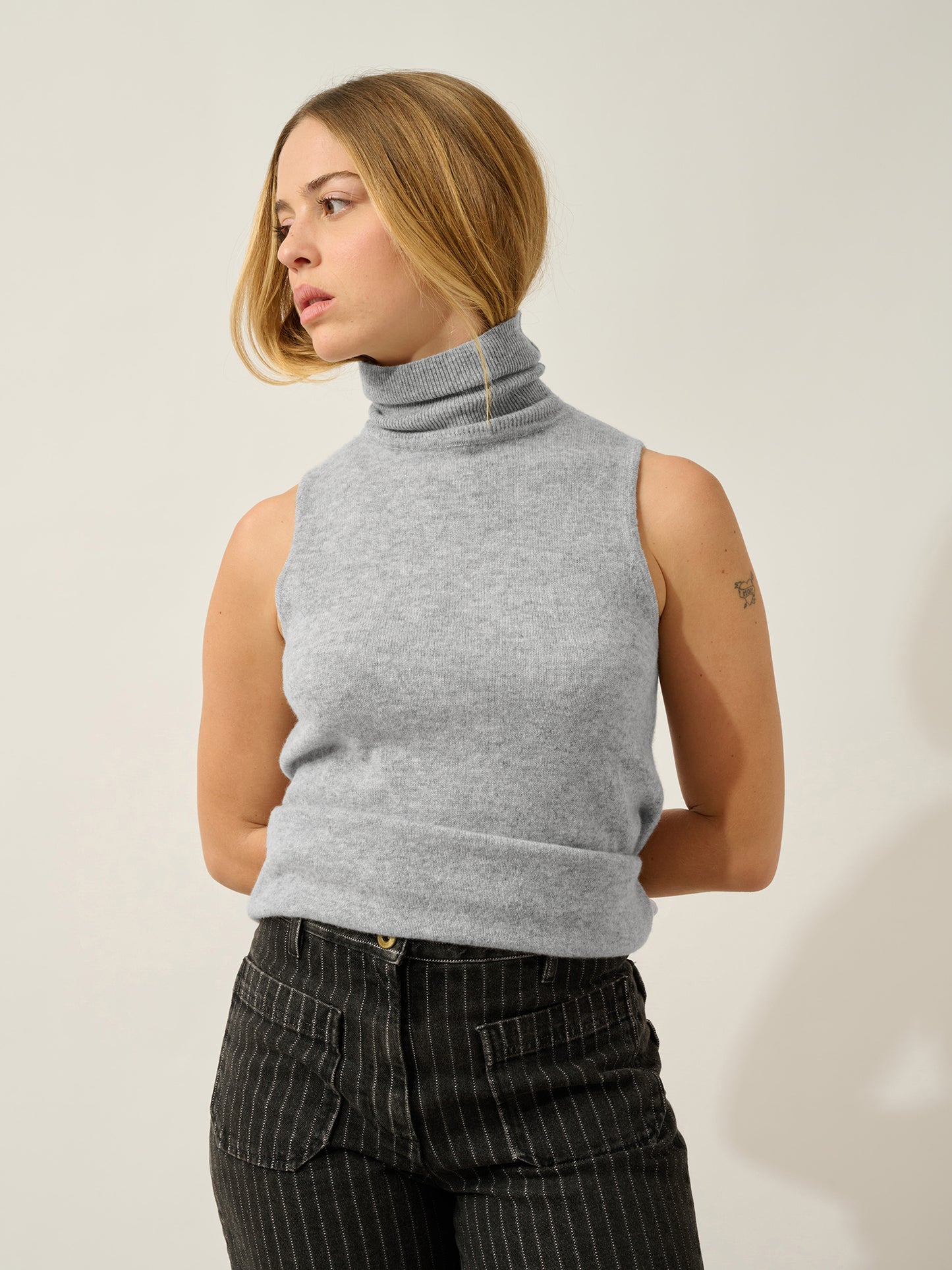 CAPUCIN pull col roulé sans manches nuage chiné 100% cachemire