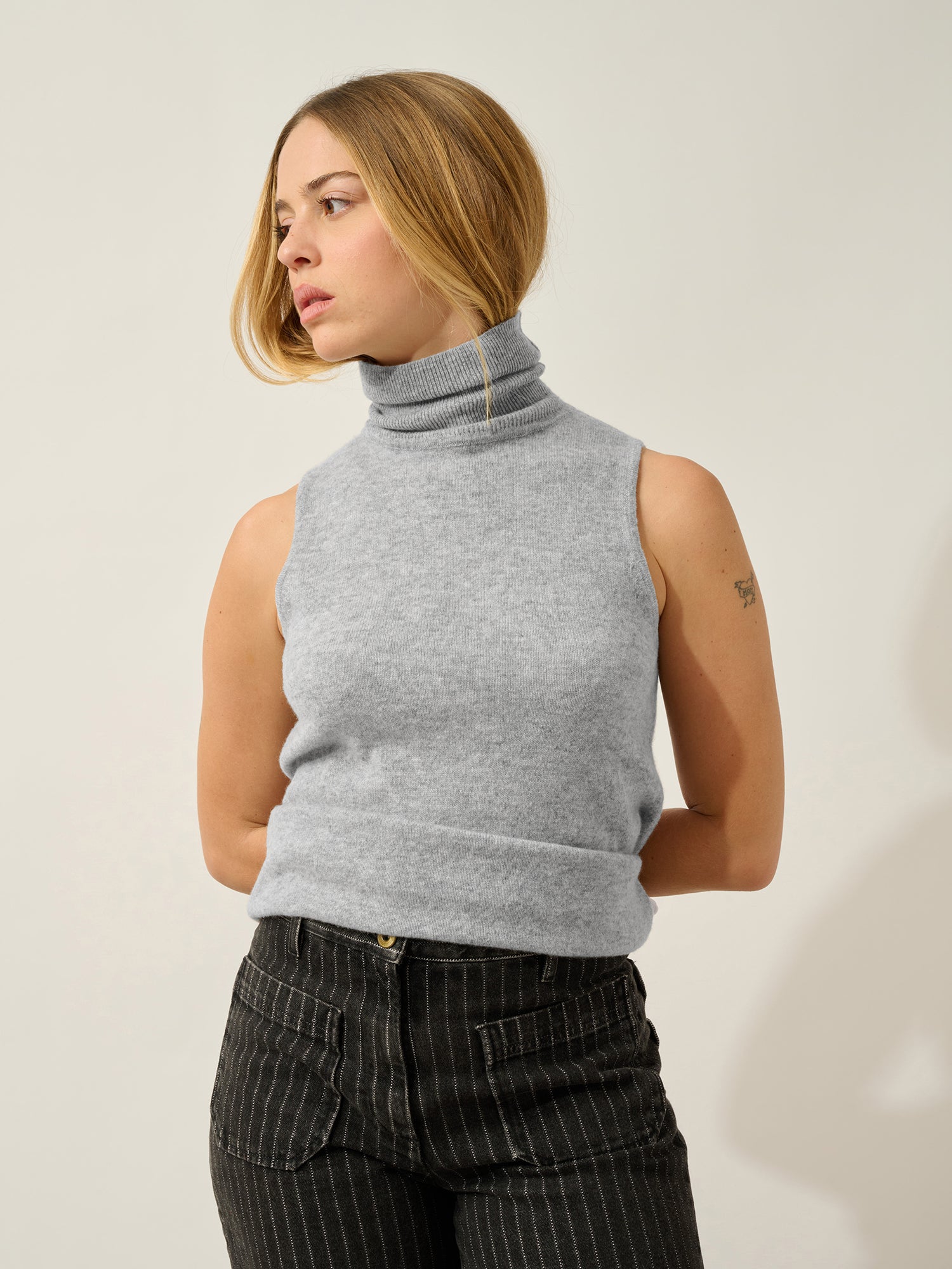 CAPUCIN pull col roulé sans manches nuage chiné 100% cachemire