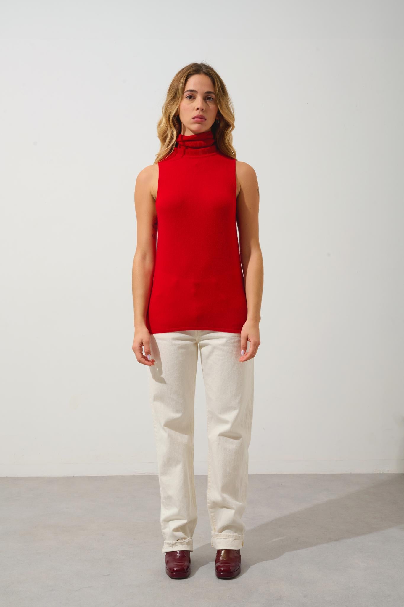 CAPUCIN red sleeveless turtleneck sweater 100% cashmere