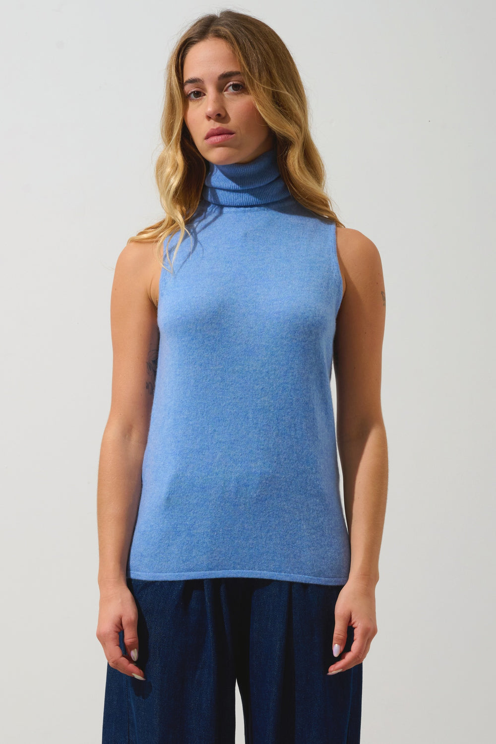 CAPUCIN ärmelloser Rollkragenpullover sky 100% Kaschmir