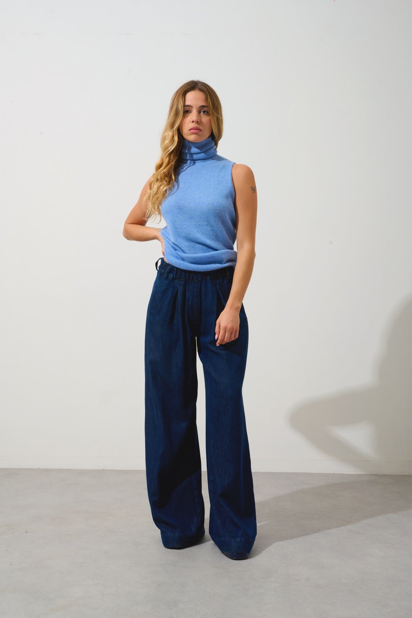 CAPUCIN ärmelloser Rollkragenpullover sky 100% Kaschmir