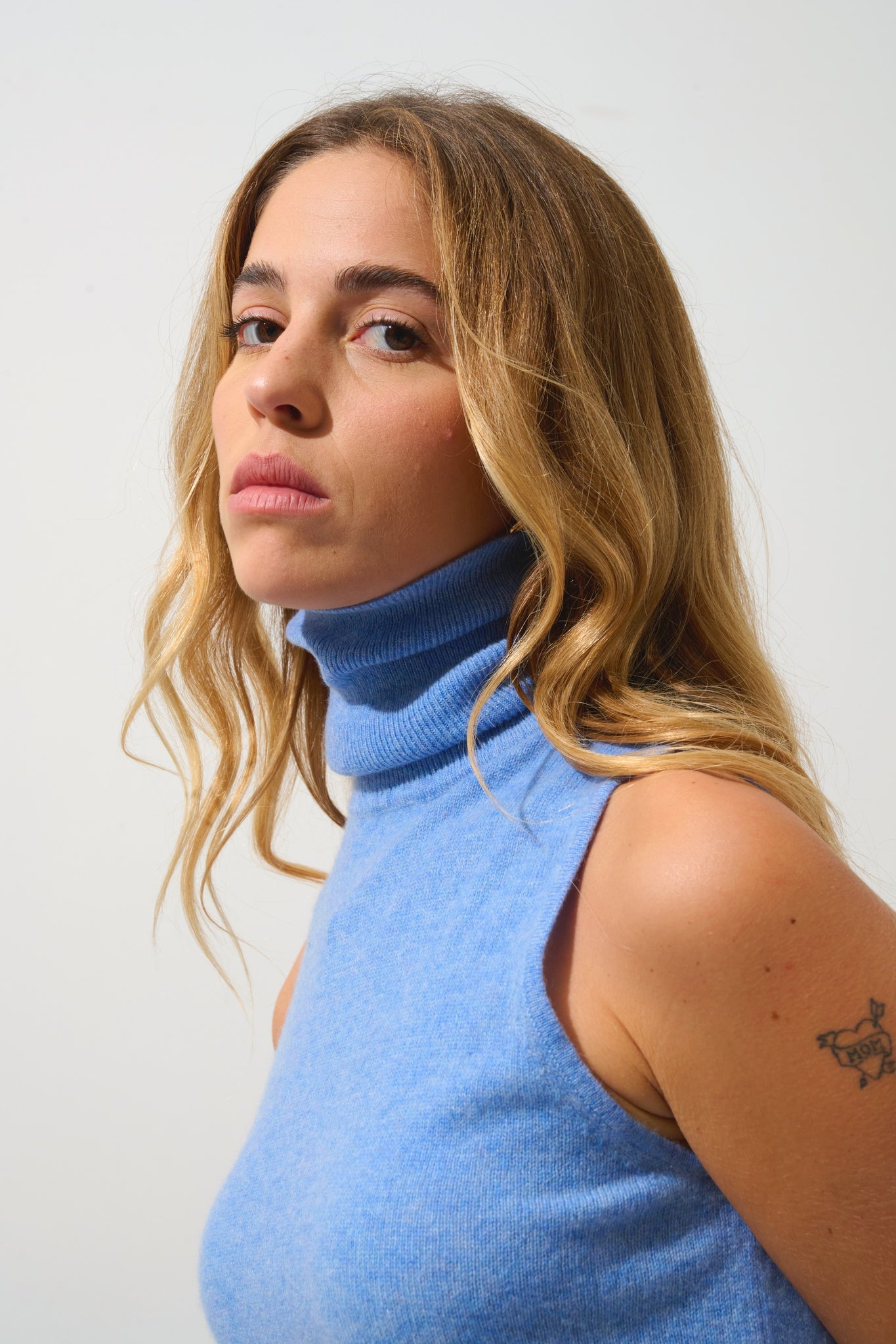 CAPUCIN ärmelloser Rollkragenpullover sky 100% Kaschmir