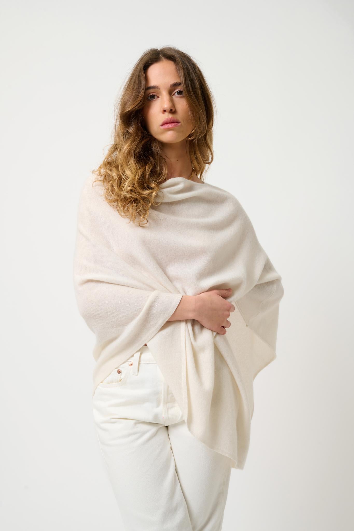 CARRA Elfenbein Poncho 100% Kaschmir