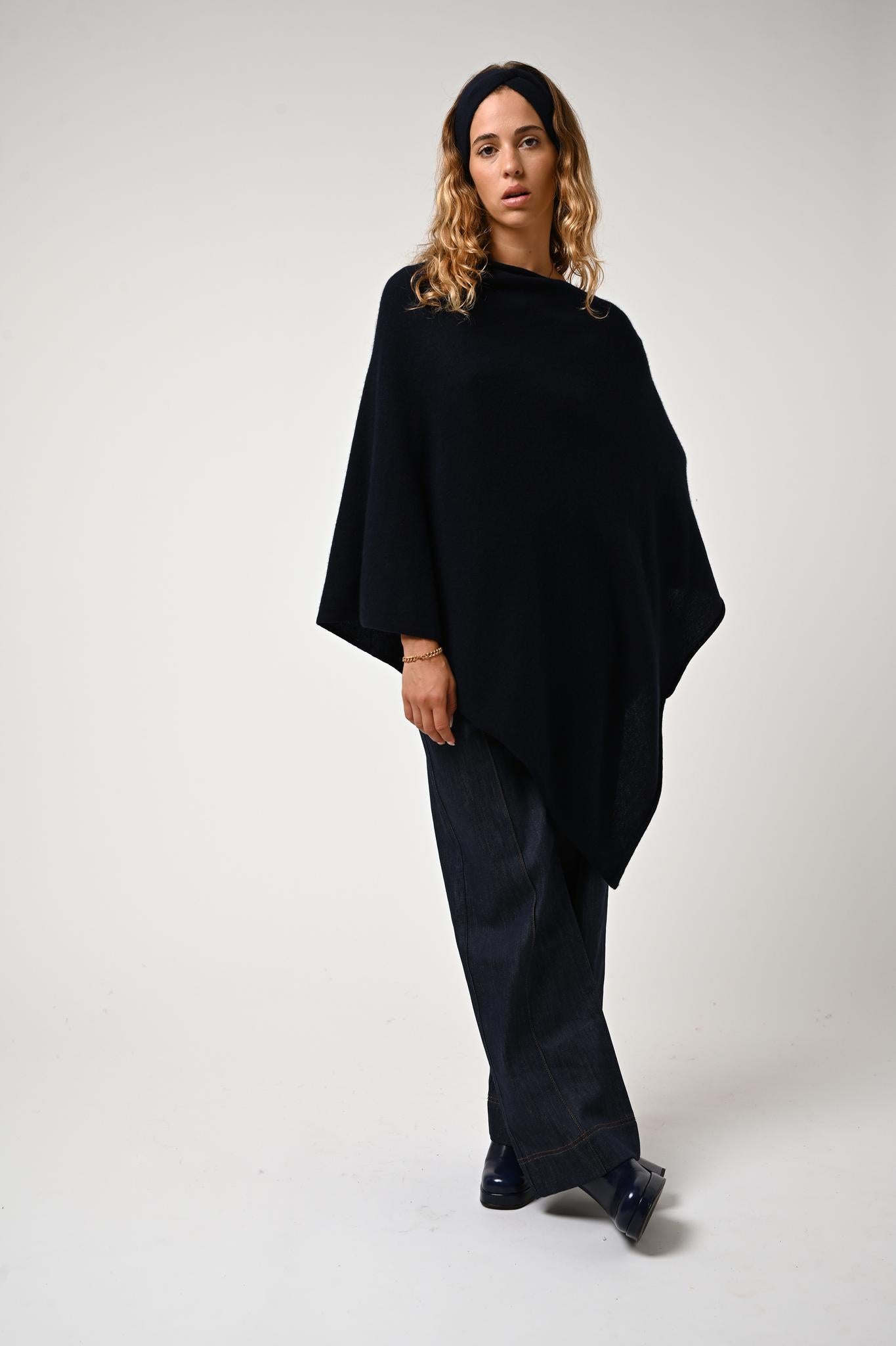 CARRA Poncho Marine 100 % Kaschmir