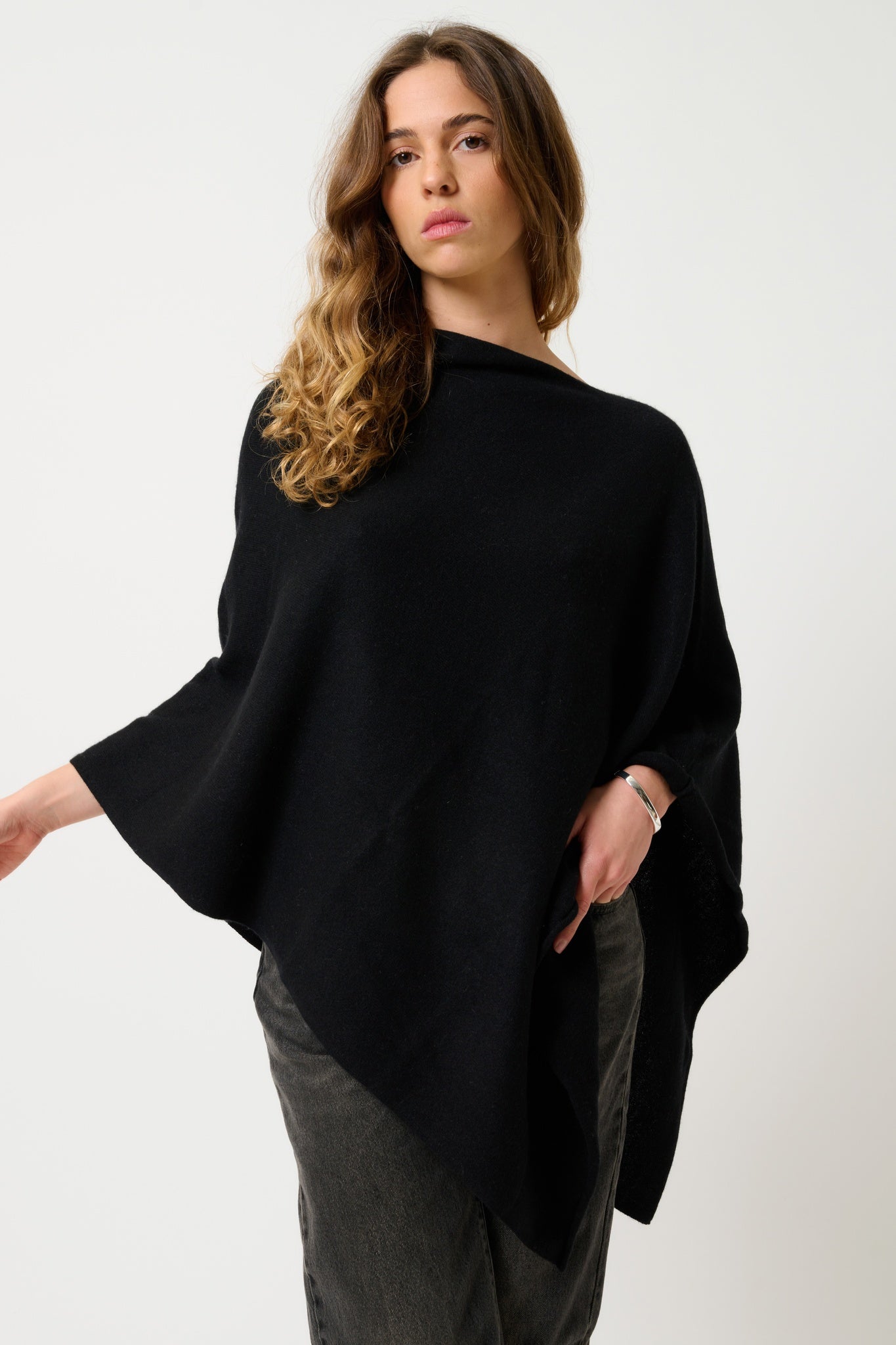 CARRA poncho noir 100% cachemire