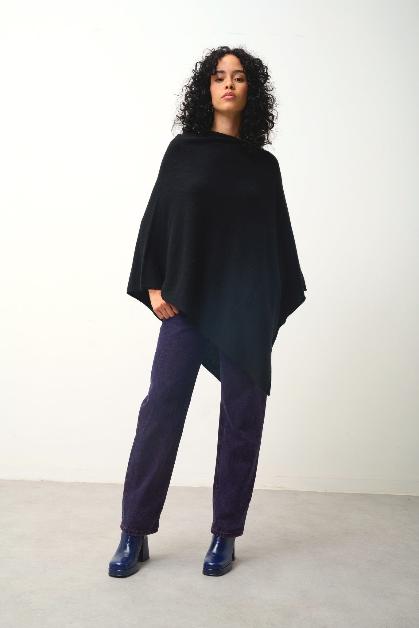 CARRA poncho noir 100% cachemire