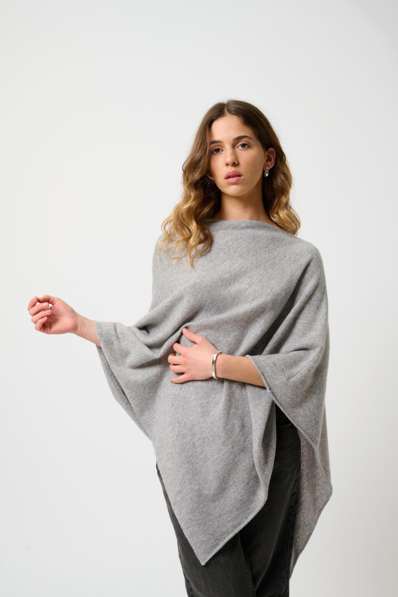 CARRA mottled cloud poncho 100% cashmere