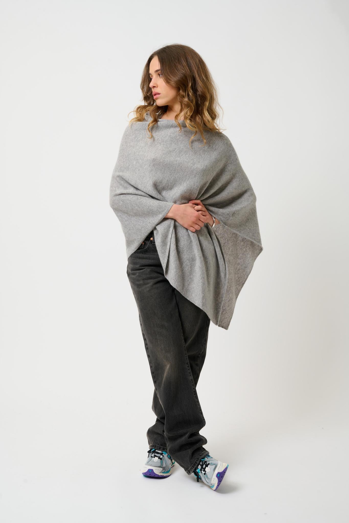 CARRA mottled cloud poncho 100% cashmere