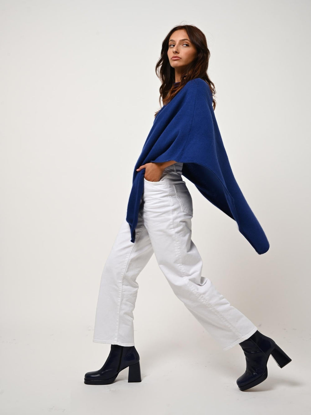 CARRA ultramarine poncho 100% cashmere