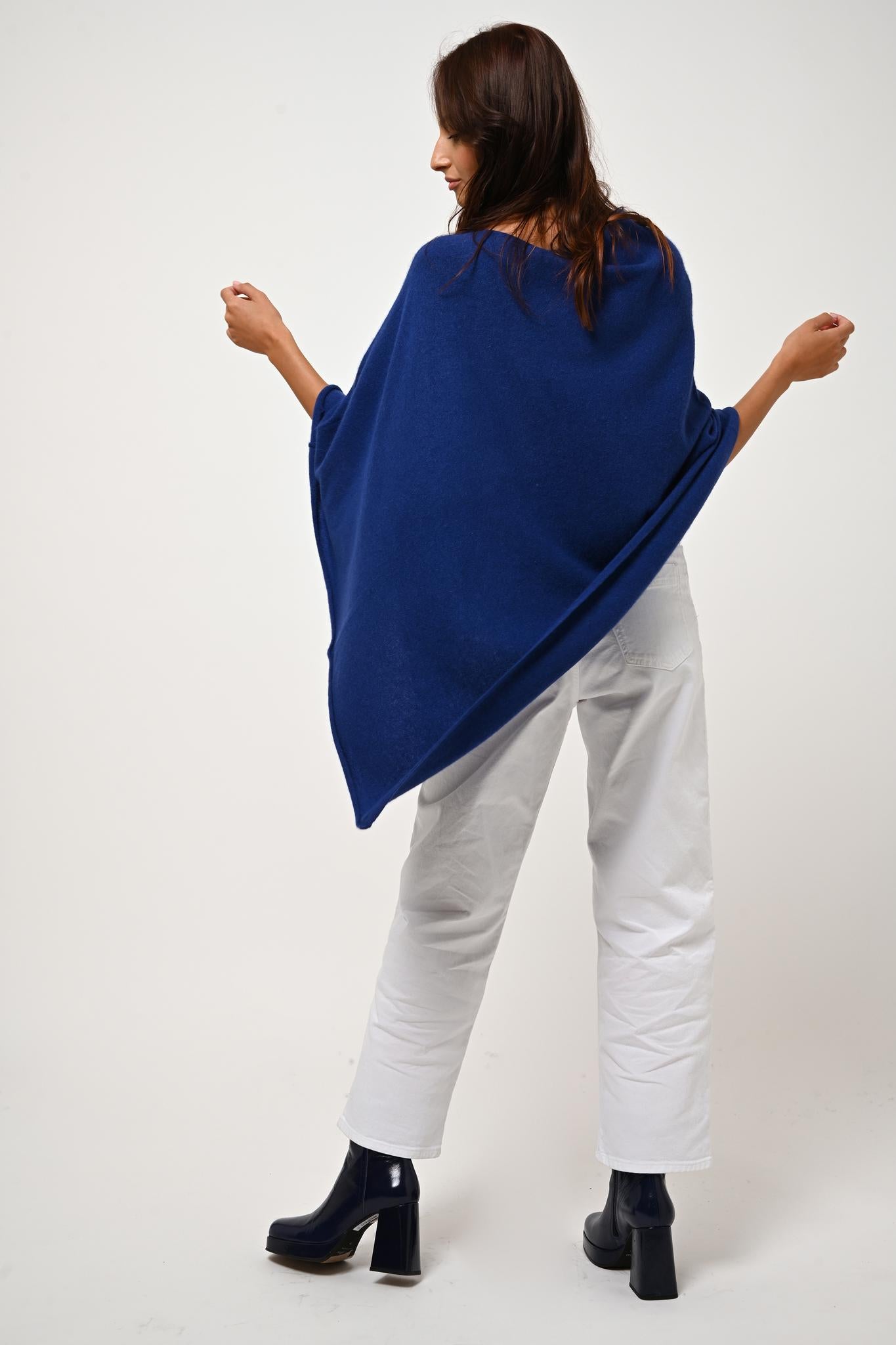 CARRA ultramarinblauer Poncho 100% Kaschmir
