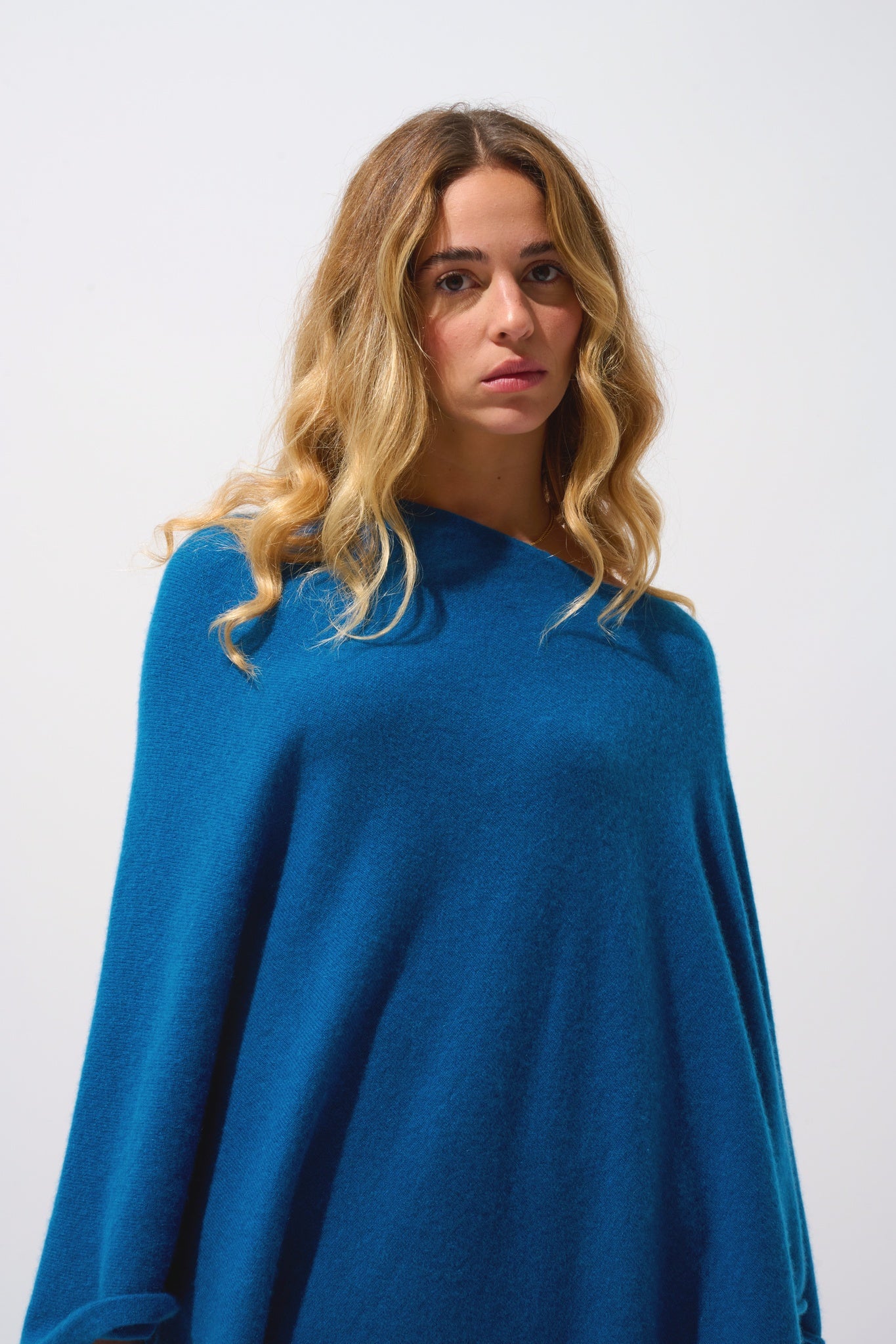 CARRA Poncho Pfau 100% Kaschmir