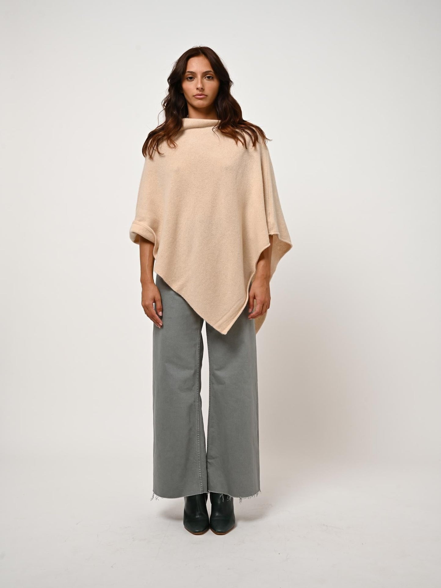 CARRA poncho sand 100% cashmere
