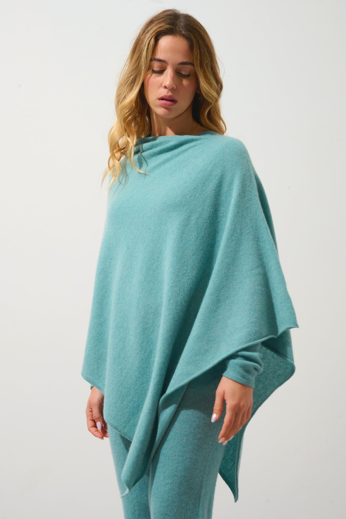 CARRA poncho vert chiné 100% cachemire