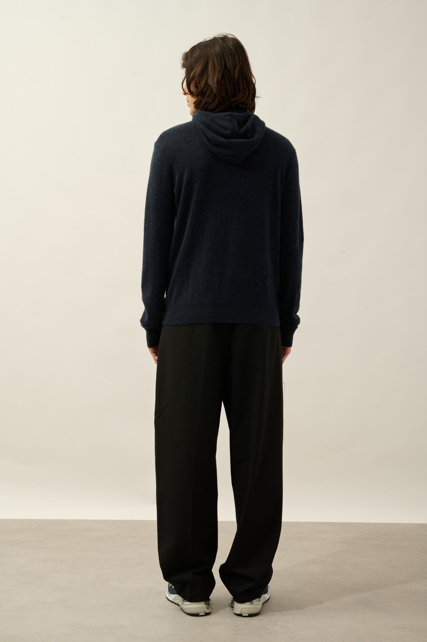 CASPER pull capuche poche kangourou caviar 100% cachemire