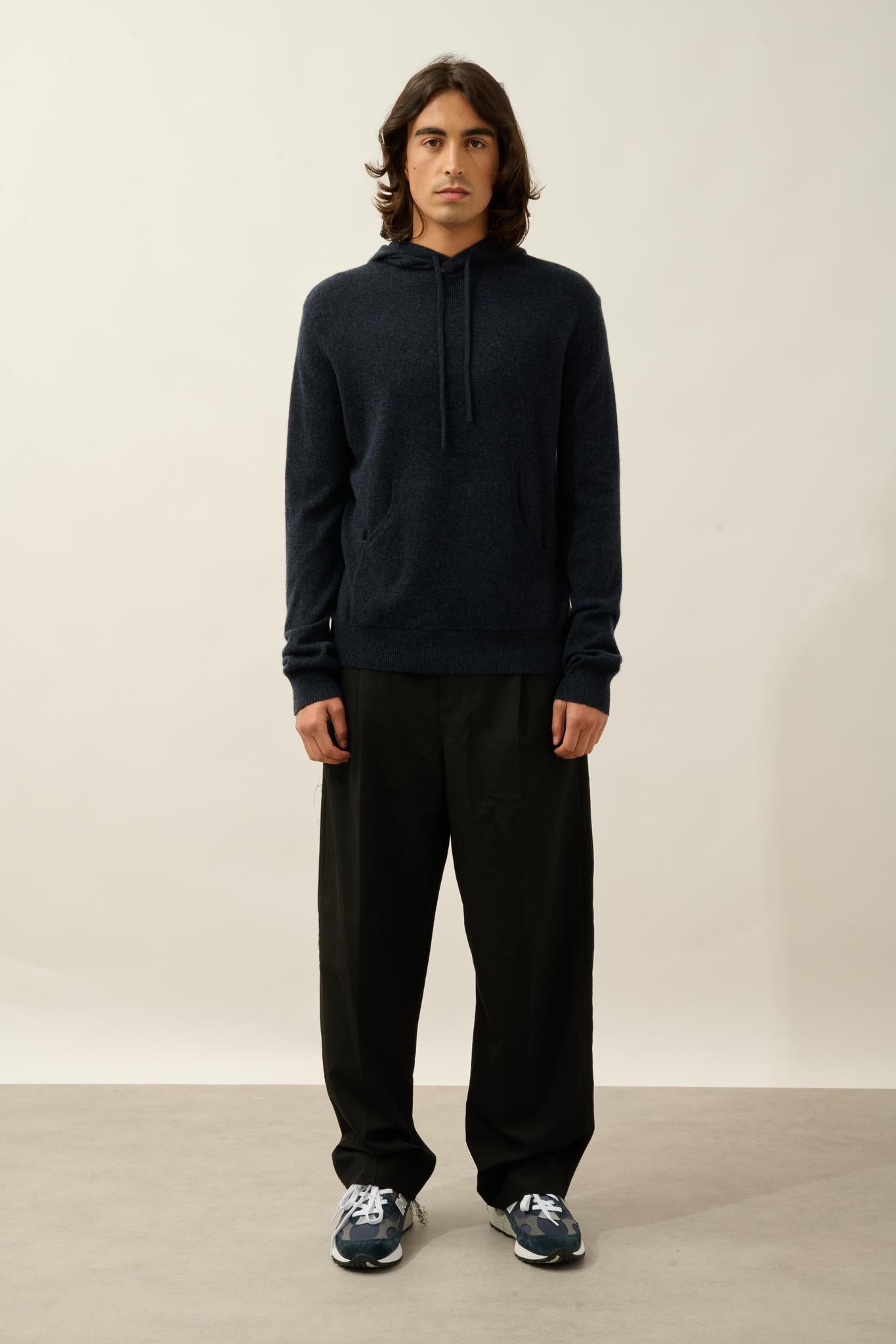 CASPER pull capuche poche kangourou caviar 100% cachemire