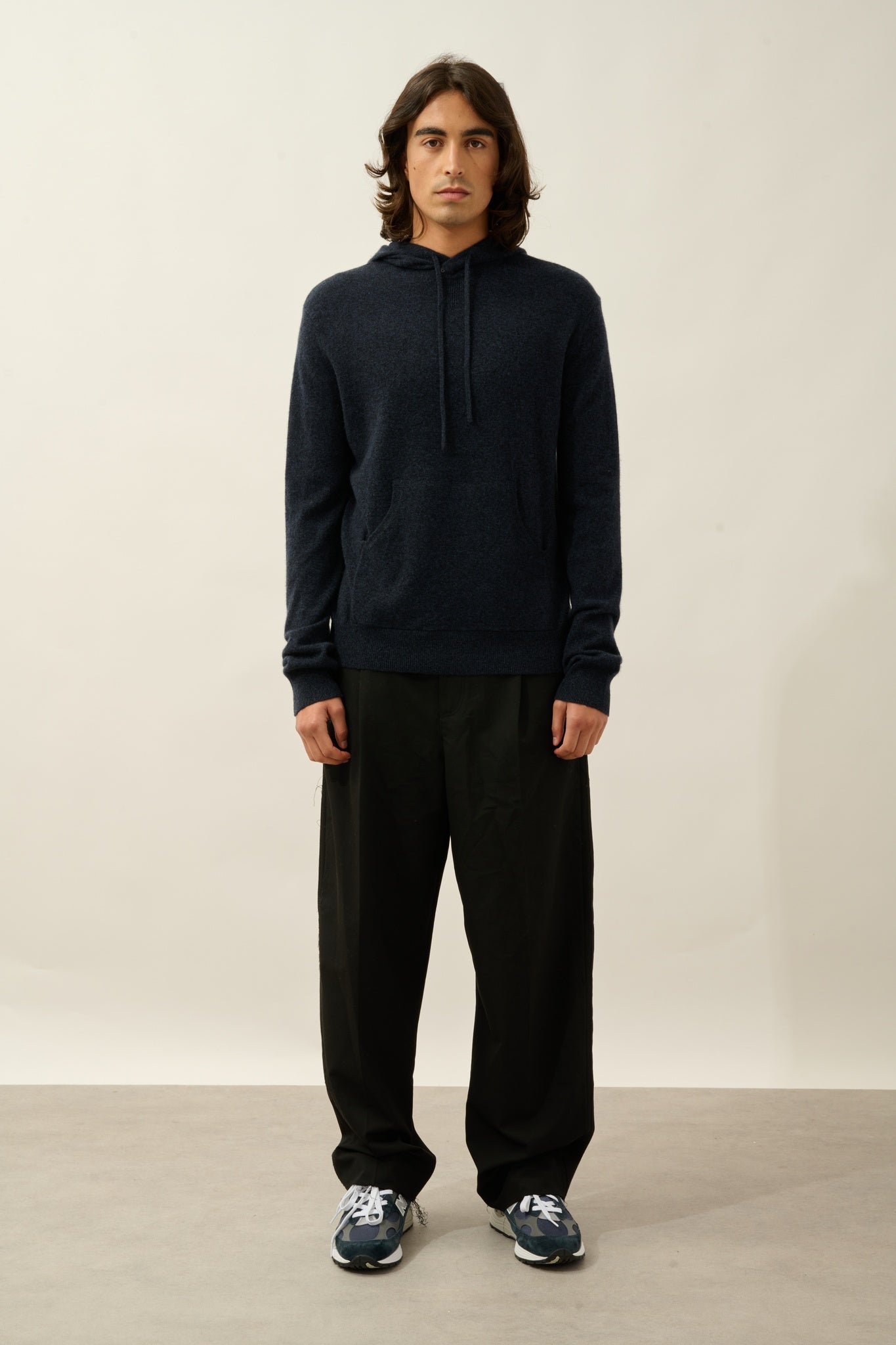 CASPER pull capuche poche kangourou caviar 100% cachemire